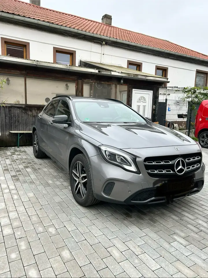Mercedes-Benz GLA 220