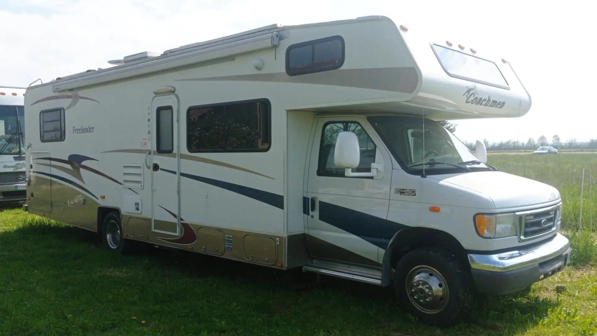 Ford E-450 SuperDuty Coachman Freelander Beyaz - 2