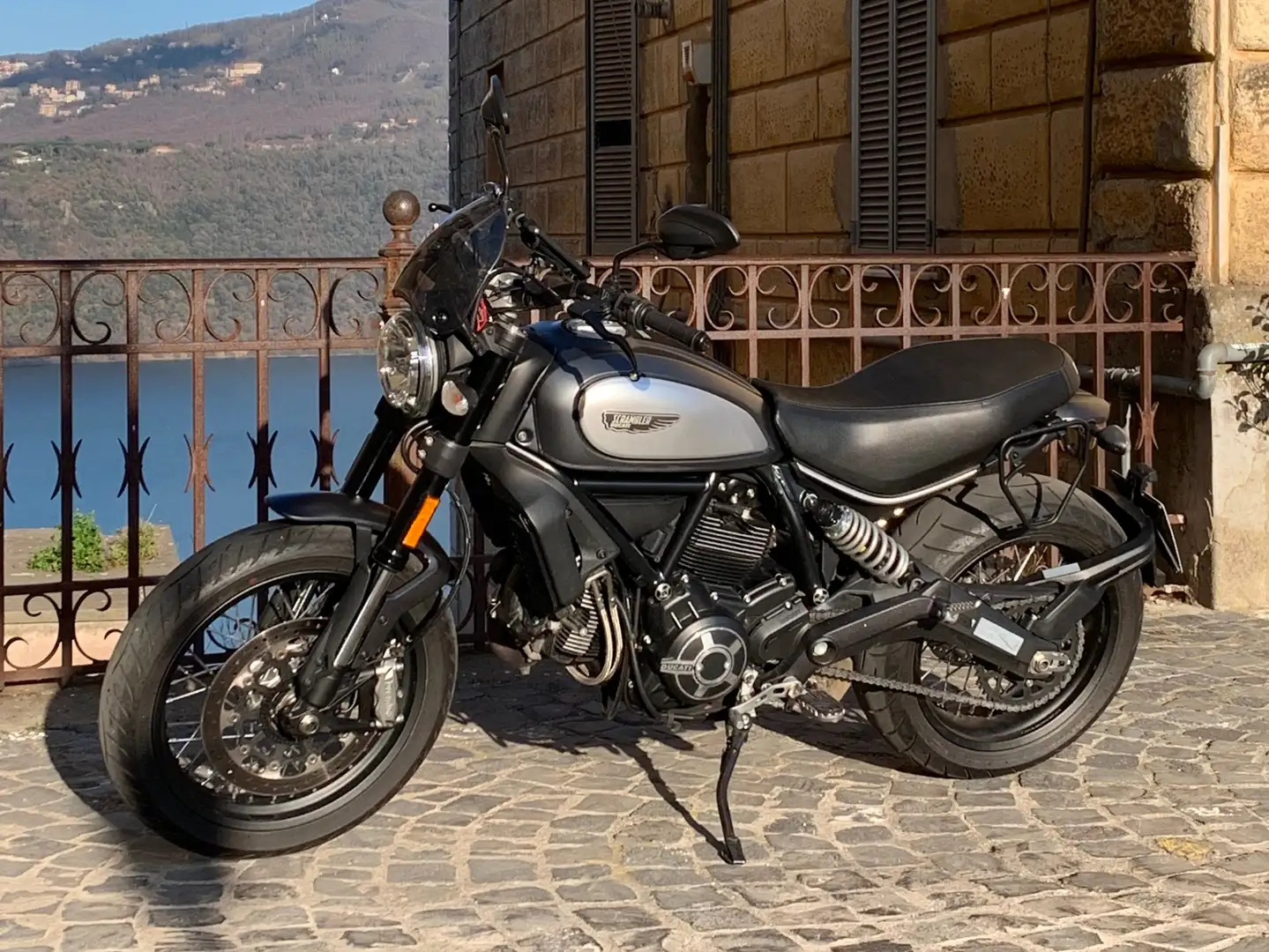 Ducati Scrambler Street Classic Grigio - 1