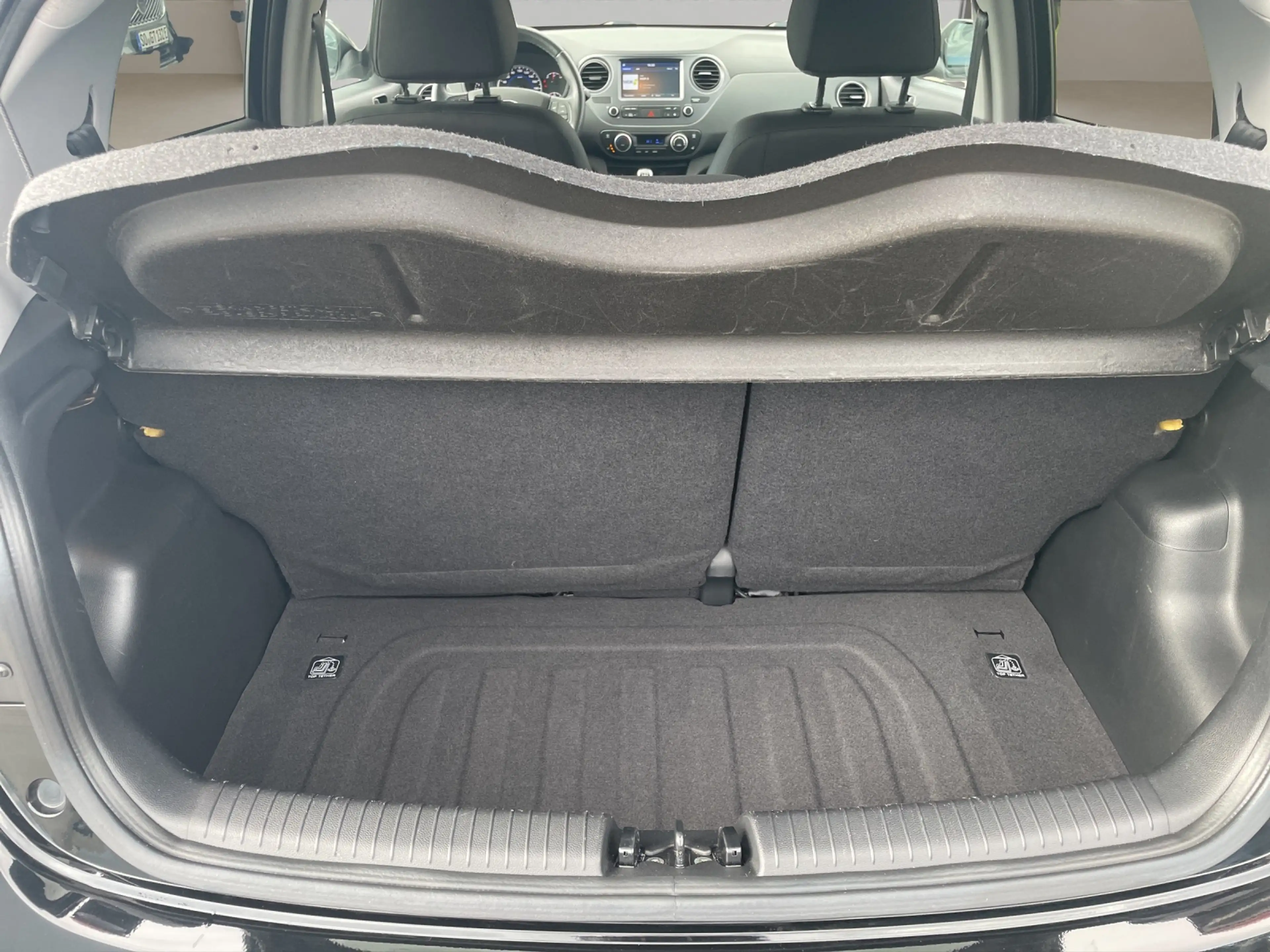Hyundai i10 1.2 YES! Plus 15LM SITZH. BT TEMPO. KLIMA — photo 14