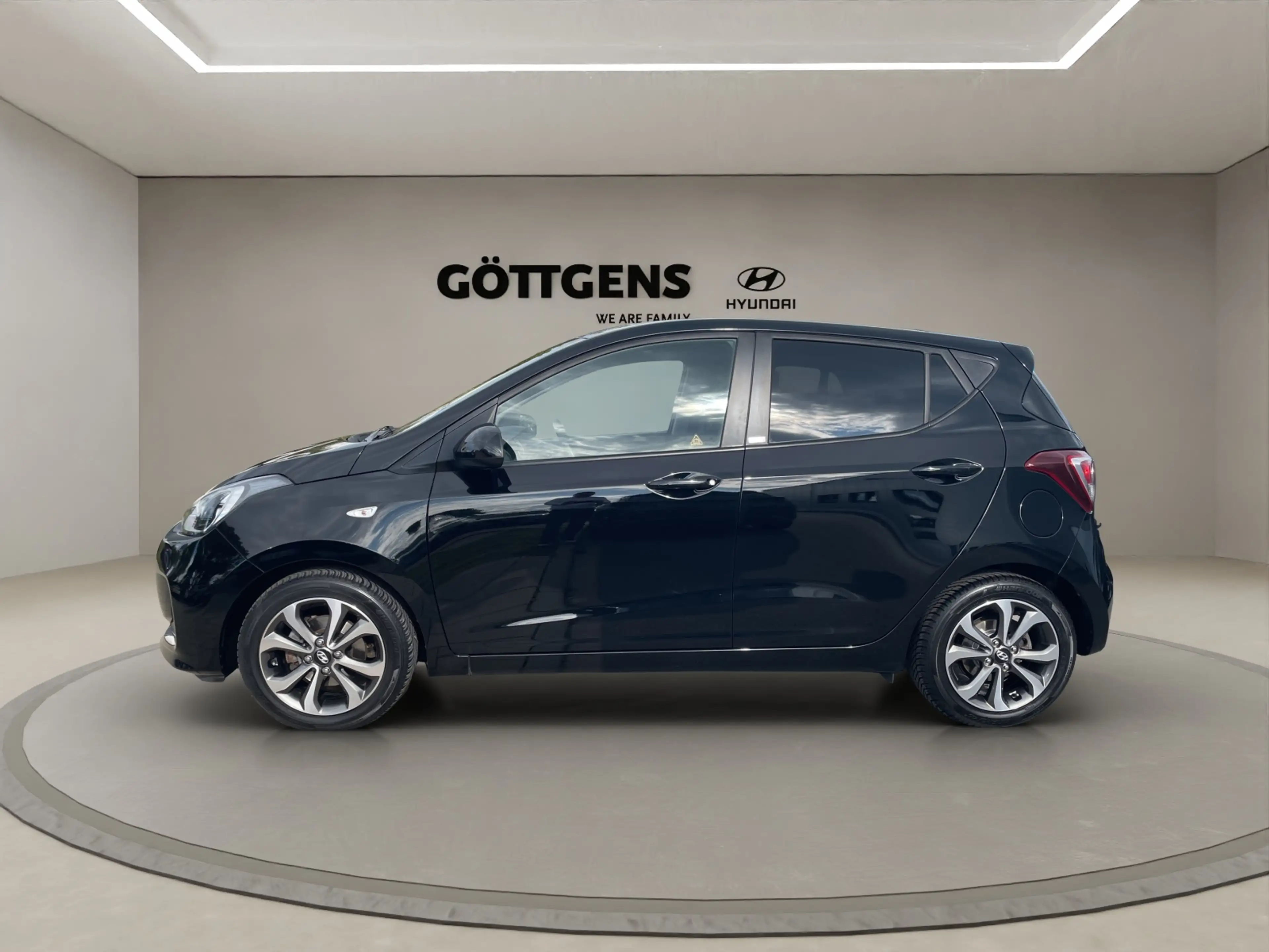 Hyundai i10 1.2 YES! Plus 15LM SITZH. BT TEMPO. KLIMA — photo 2