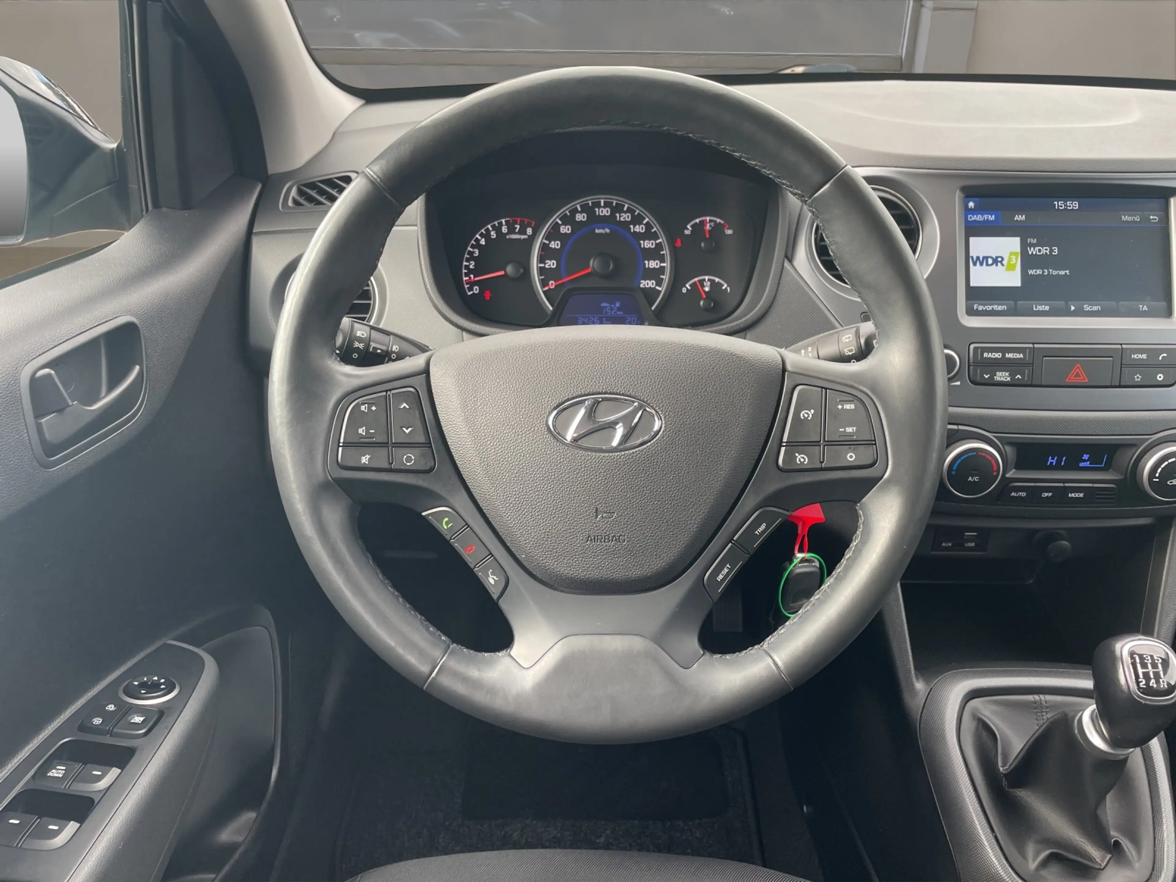 Hyundai i10 1.2 YES! Plus 15LM SITZH. BT TEMPO. KLIMA — photo 9