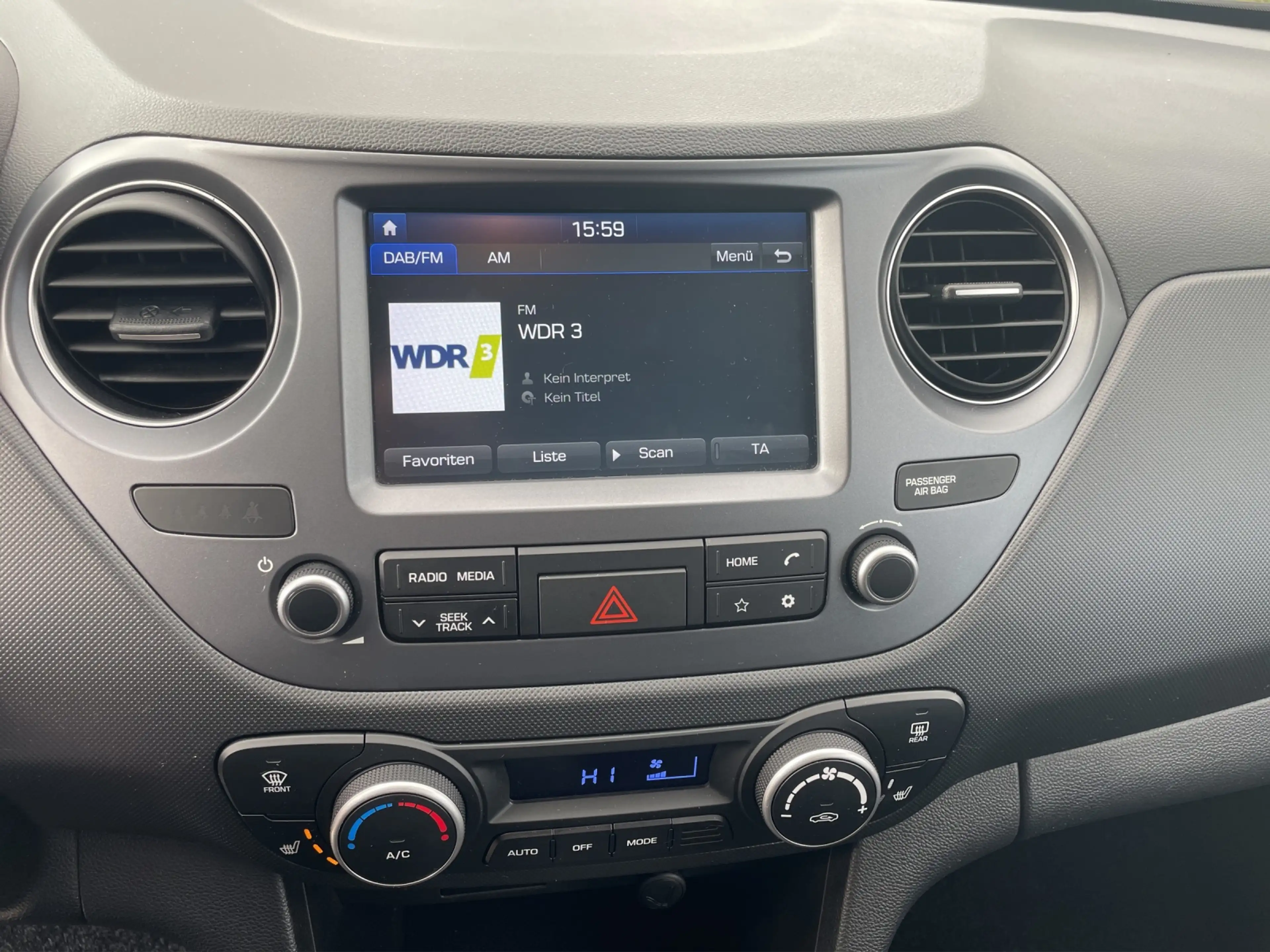 Hyundai i10 1.2 YES! Plus 15LM SITZH. BT TEMPO. KLIMA — photo 10