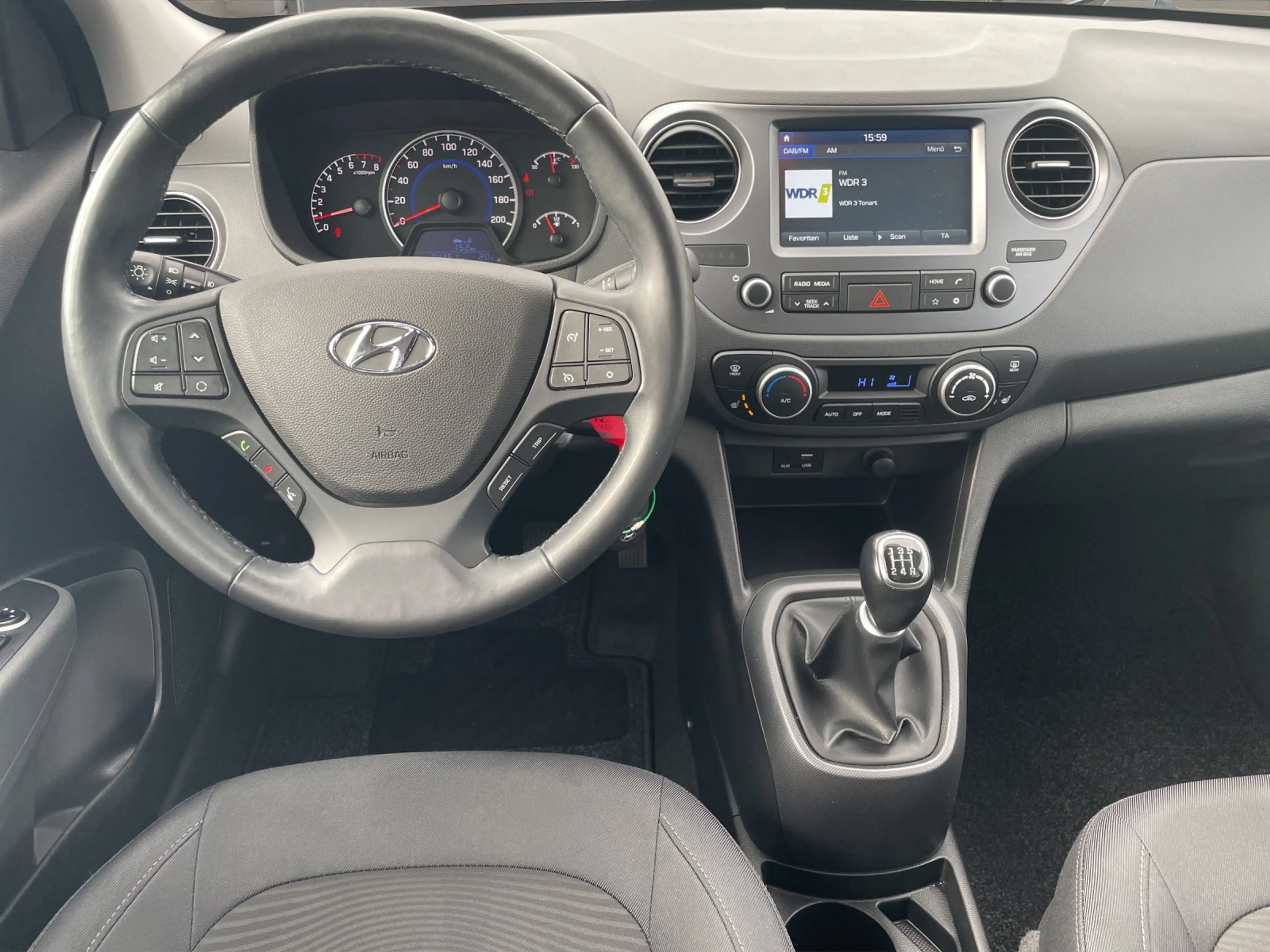Hyundai i10 1.2 YES! Plus 15LM SITZH. BT TEMPO. KLIMA — photo 8