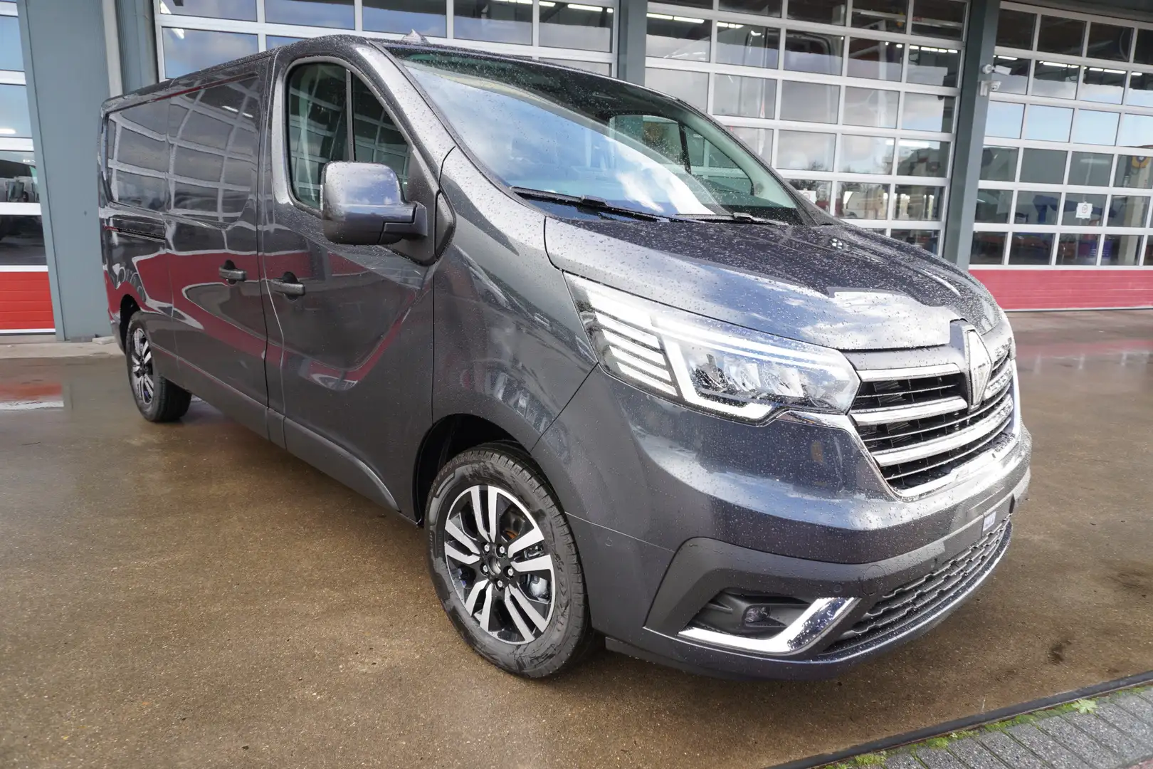 Renault Trafic 2.0 Blue dCi 170PK T30 L2H1 Extra Automaat Nr. V21 Gris - 2