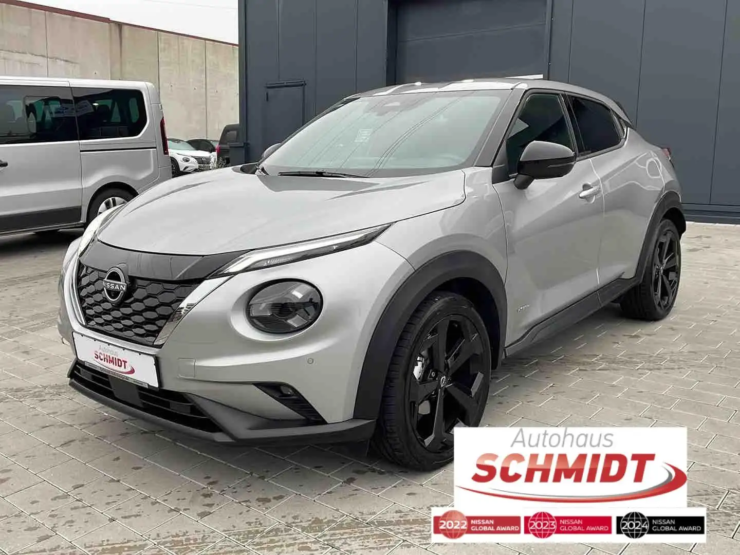 Nissan Juke 1.6 Hybrid Tekna Zilver - 1
