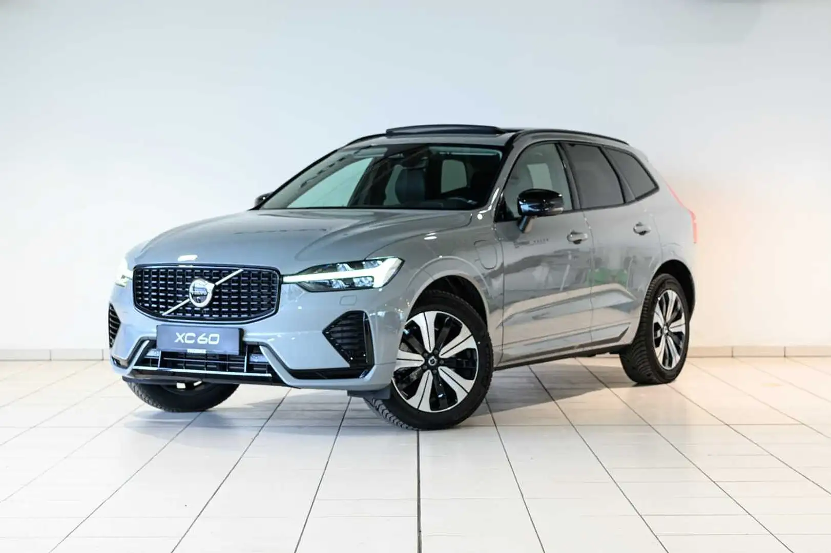 Volvo XC60 T6 AWD Plug-in hybrid Plus Dark Grau - 1