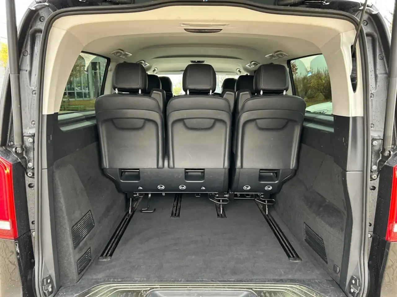 Mercedes-Benz V 300 d 4MATIC AVANTGARDE EDITION EL STHZG*AHK*DISTR 15