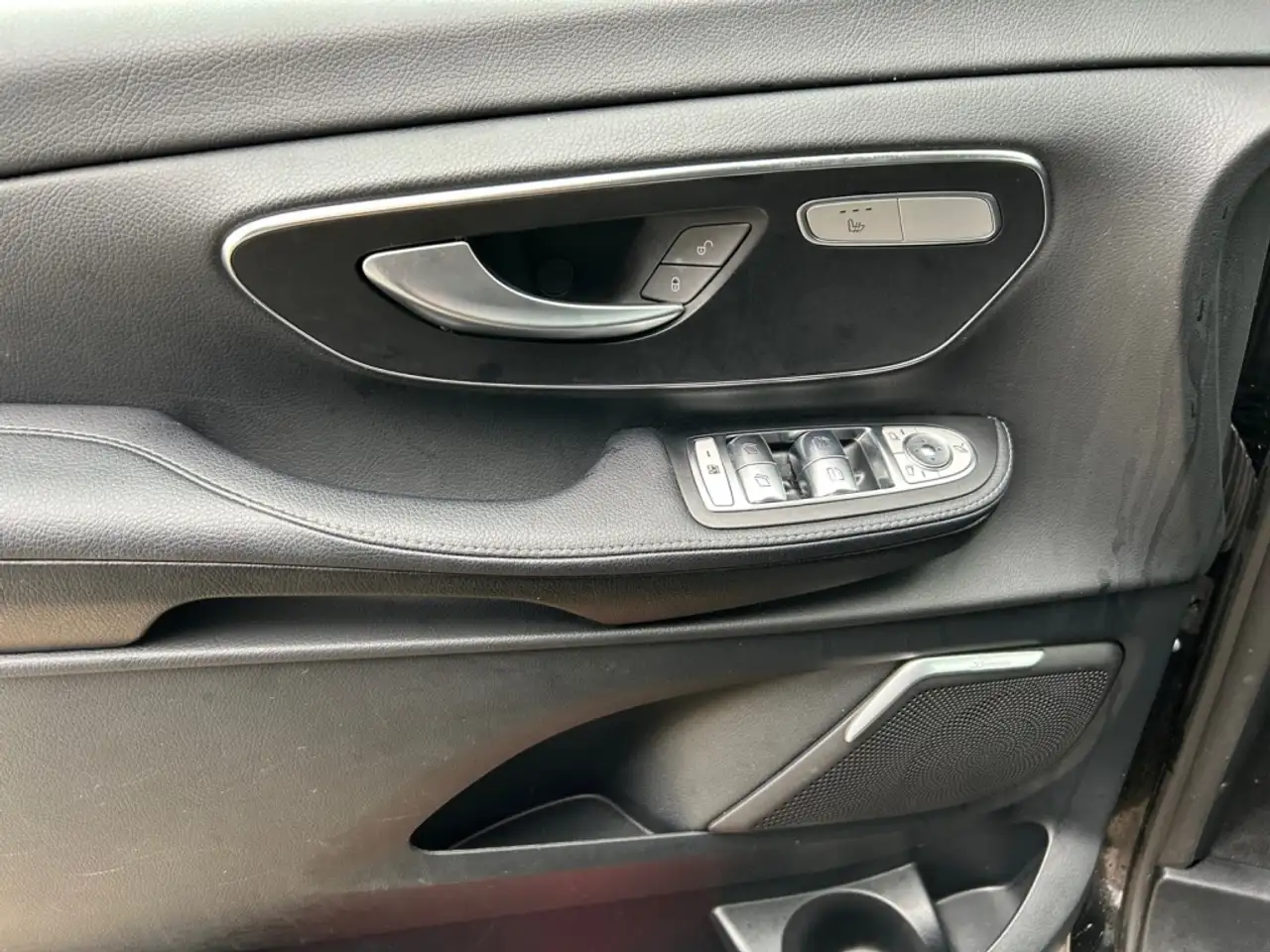 Mercedes-Benz V 300 d 4MATIC AVANTGARDE EDITION EL STHZG*AHK*DISTR 6