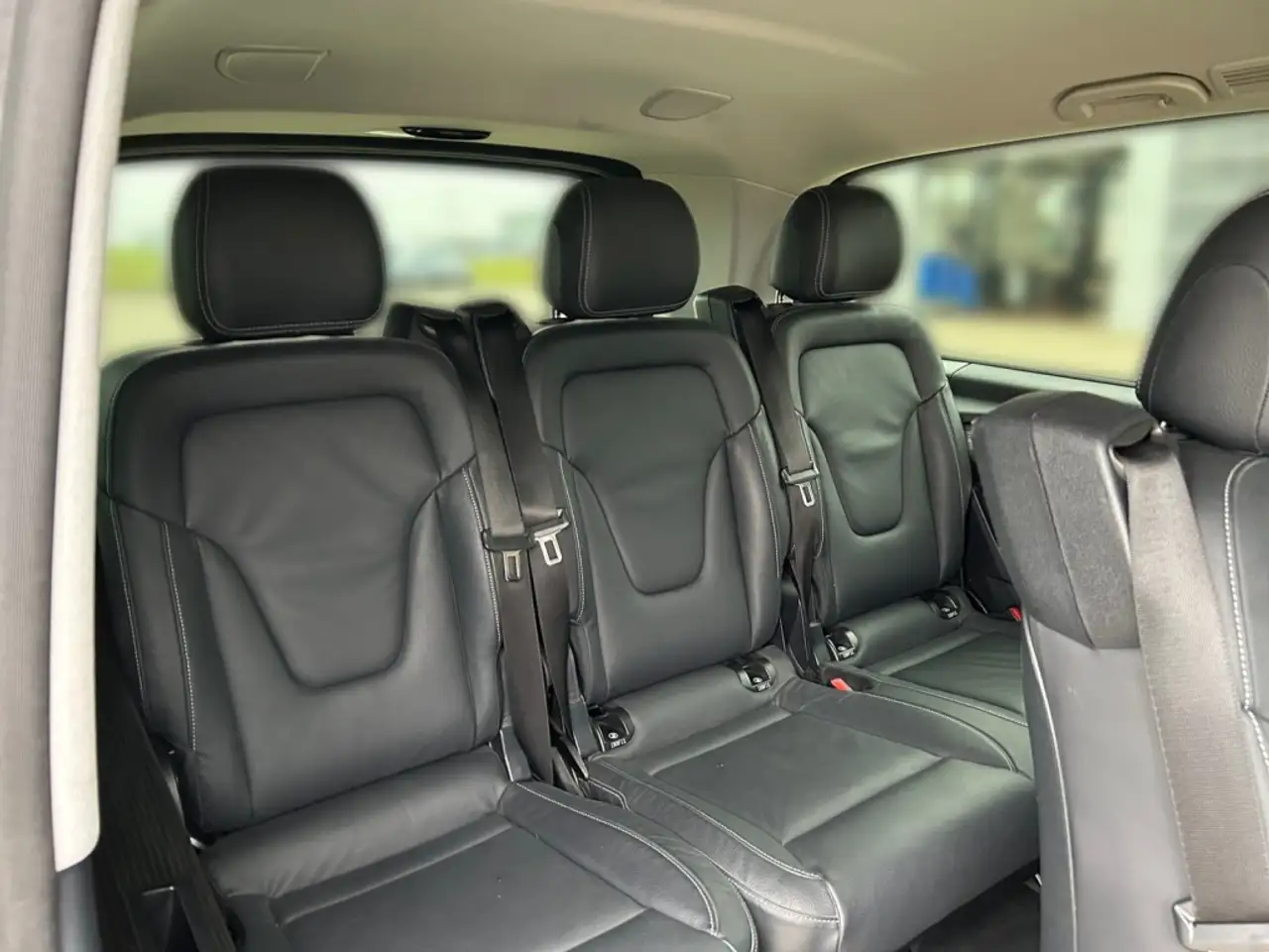 Mercedes-Benz V 300 d 4MATIC AVANTGARDE EDITION EL STHZG*AHK*DISTR 12