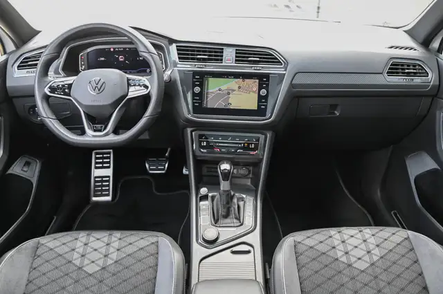Volkswagen Tiguan Allspace view 12