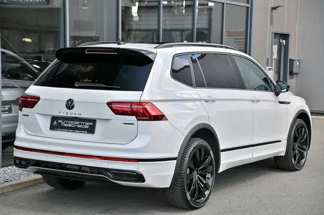 Volkswagen Tiguan Allspace view 4