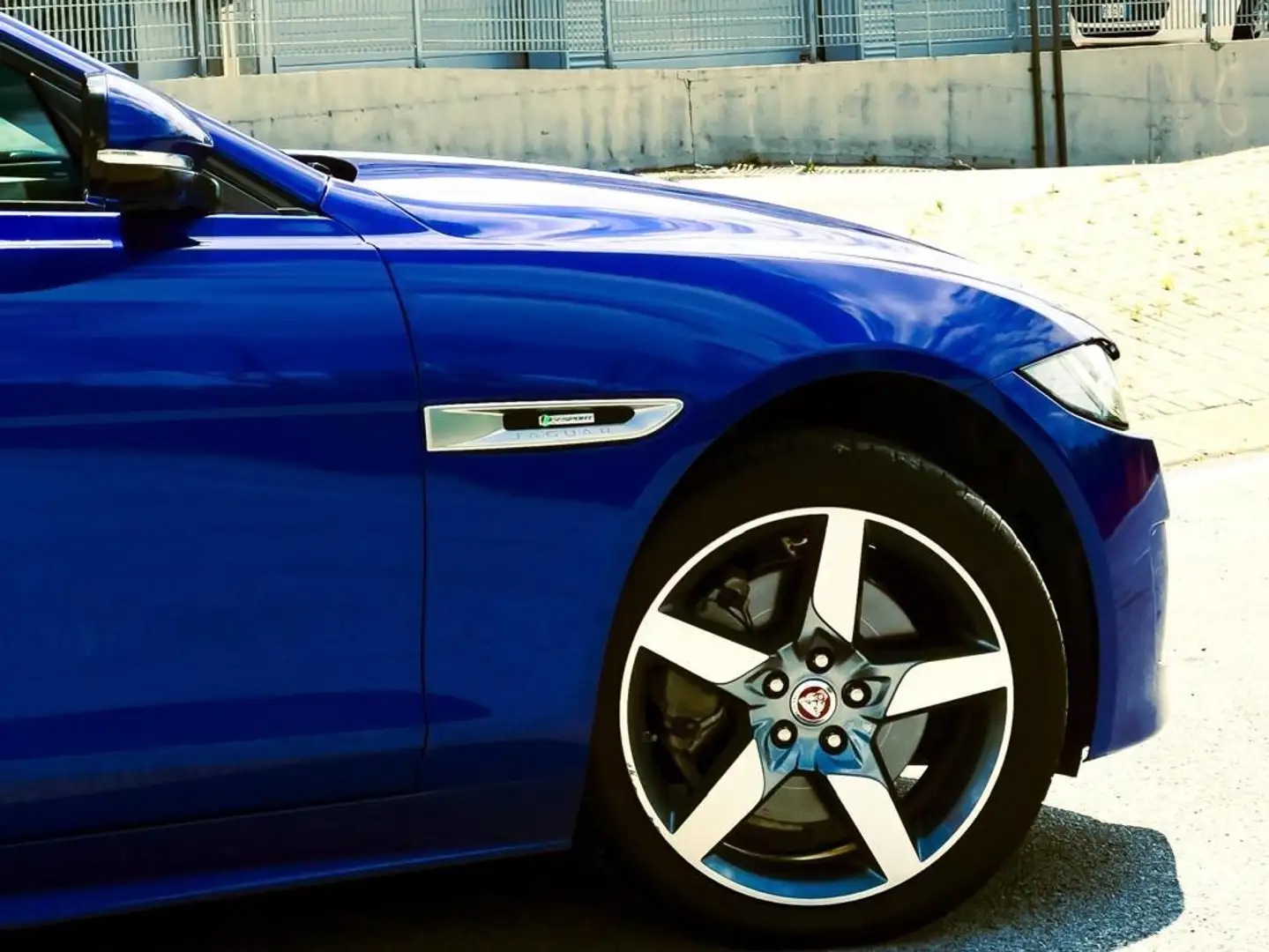 Jaguar XE XE 2.0d i4 Pure awd 240cv auto my18 Blu/Azzurro - 2