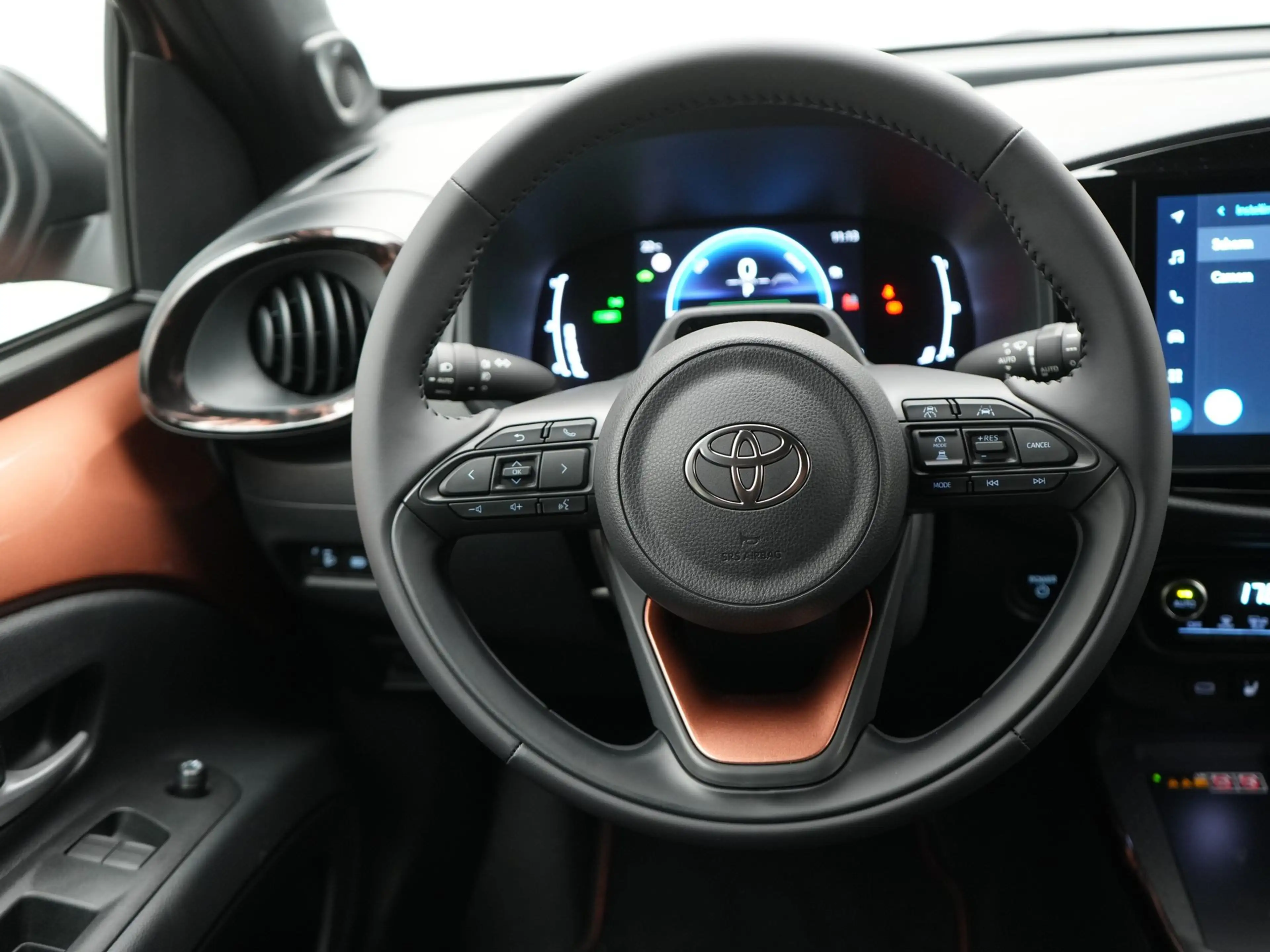 Toyota Aygo X Hybrid 115 PK envy CABRIOLET ||incl. Lounge Pack|| — photo 5