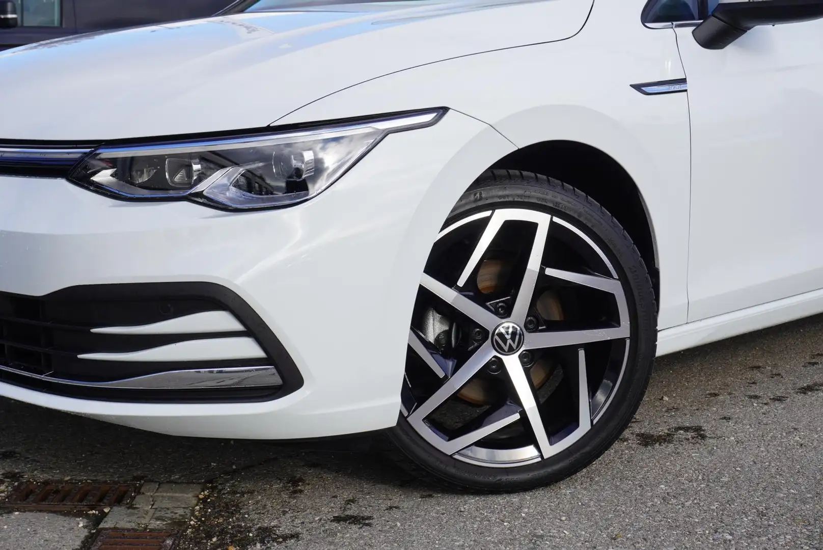 Volkswagen Golf VIII 1.5 eTSI DSG STYLE+NAVI+KAMERA+ACC+AHK Blanc - 2