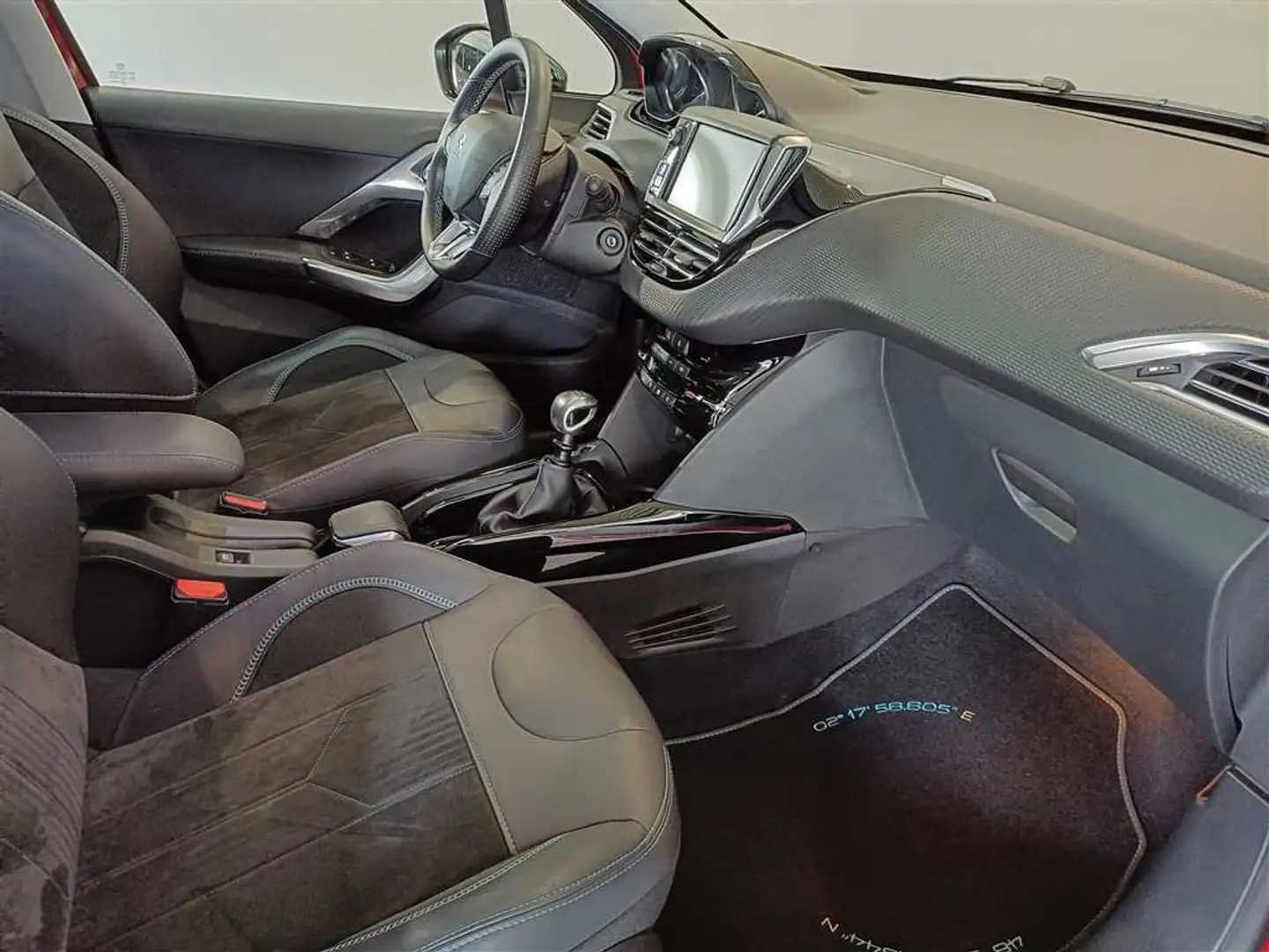 Peugeot 2008 1.2 PureTech 130 Crossway NAVI+PDC+SHZ Rot - 2