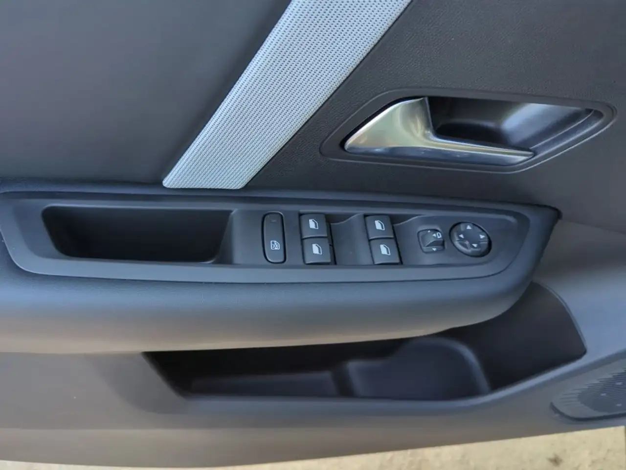 Citroen C4 Hybrid 145 MAX 13