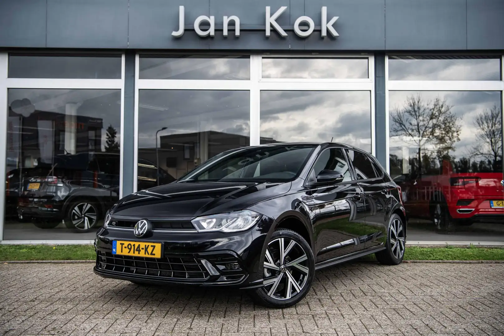 Volkswagen Polo 1.0 TSi 95 pk R-Line | 2x R-Line | 17" Bergamo | L Zwart - 1