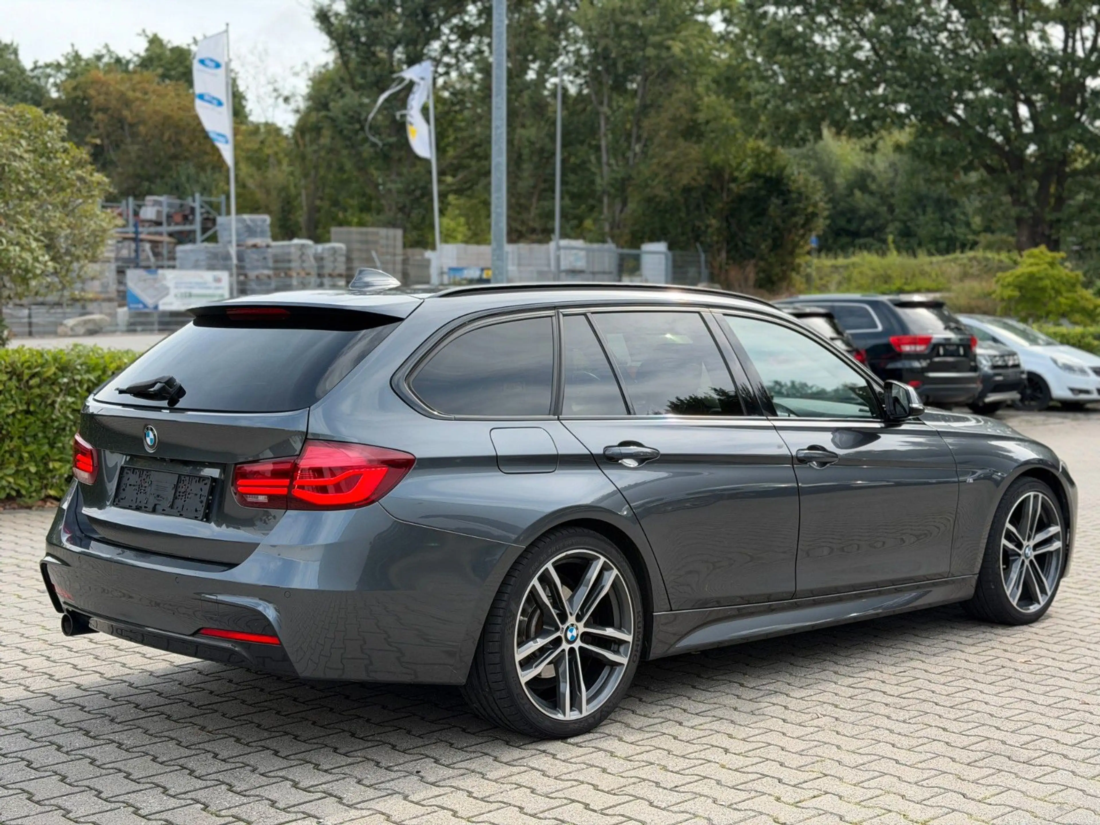 BMW 318 d Touring M Sport Shadow *Kamera*LED* — photo 12