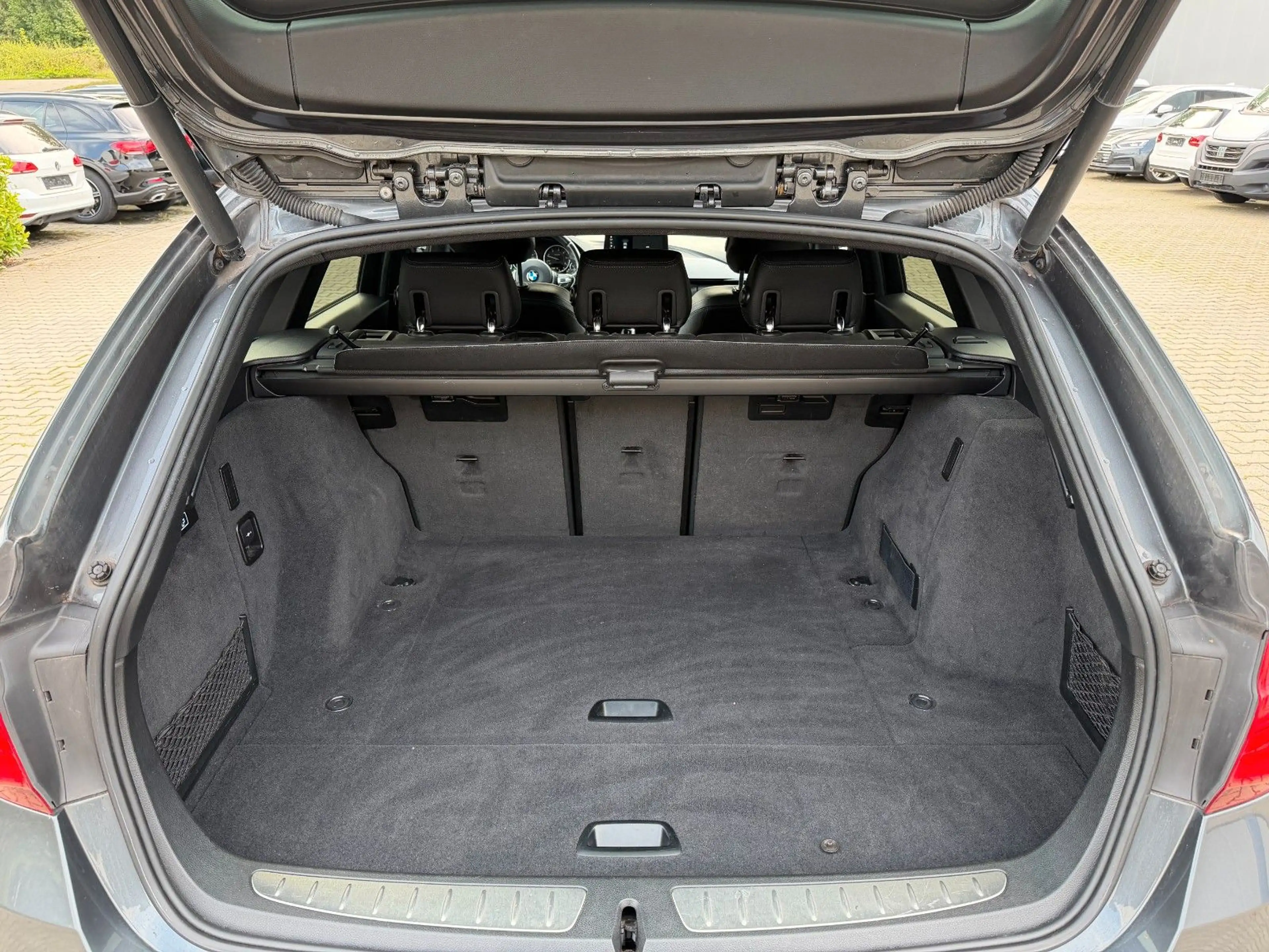 BMW 318 d Touring M Sport Shadow *Kamera*LED* — photo 15