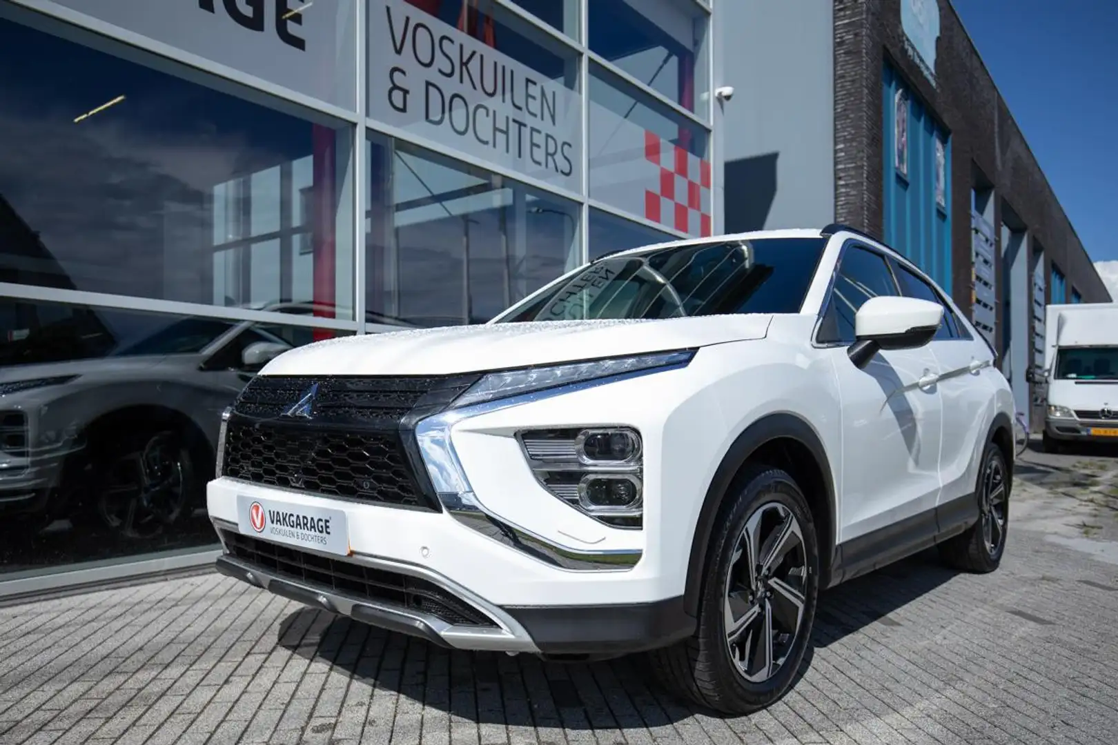 Mitsubishi Eclipse Cross 2.4 PHEV Business Weiß - 1