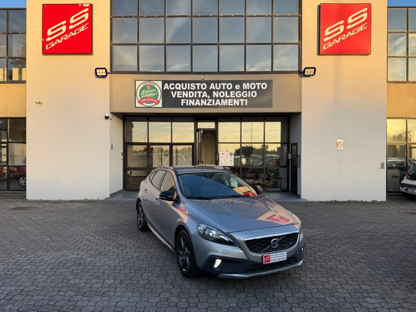 Volvo V40 Cross Country V40 Cross Country D2 1.6 Summum Gris - 1