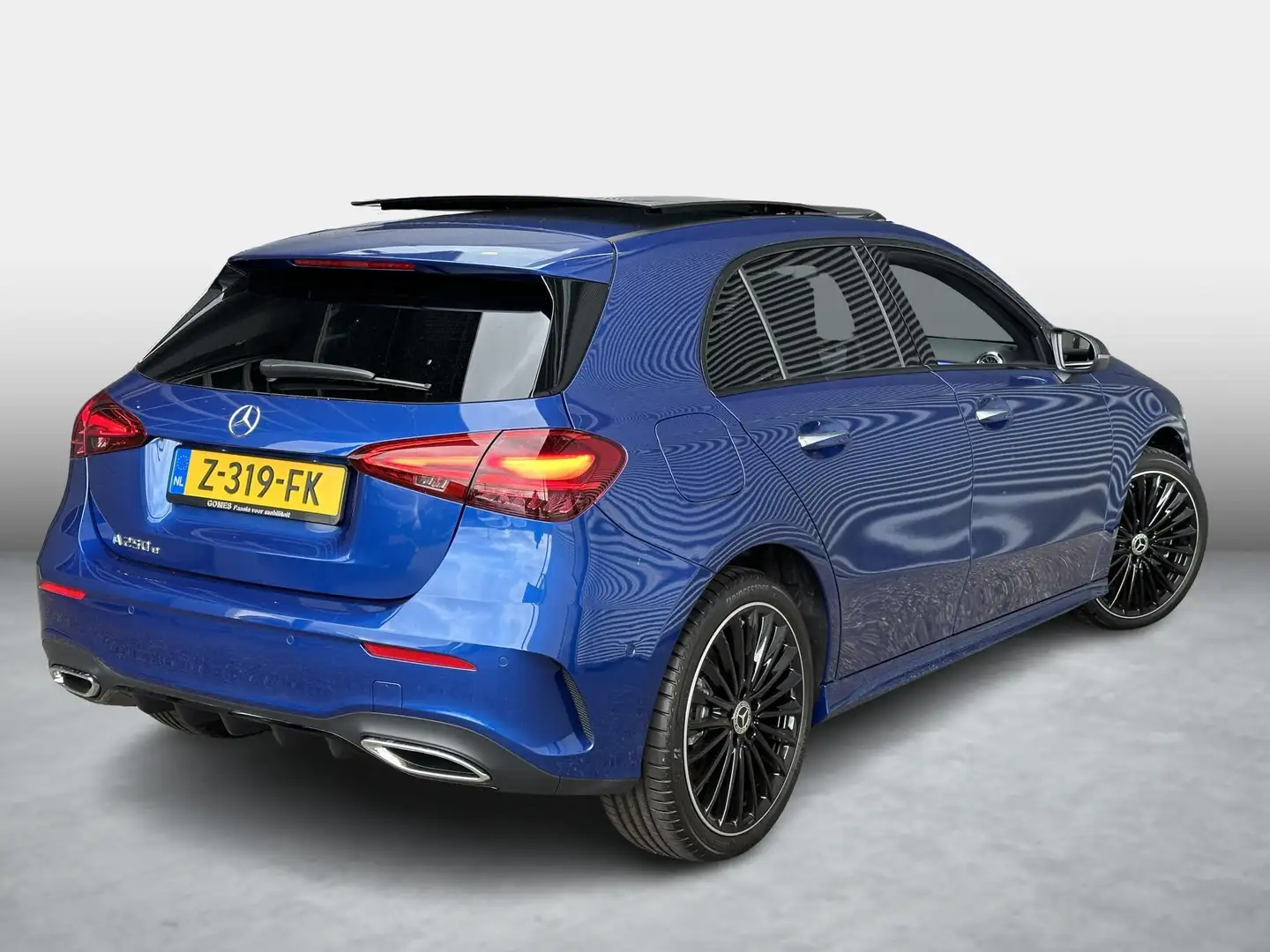Mercedes-Benz A 250 e AMG | Panoramadak | Nightpakket |  Burmester | Blauw - 2