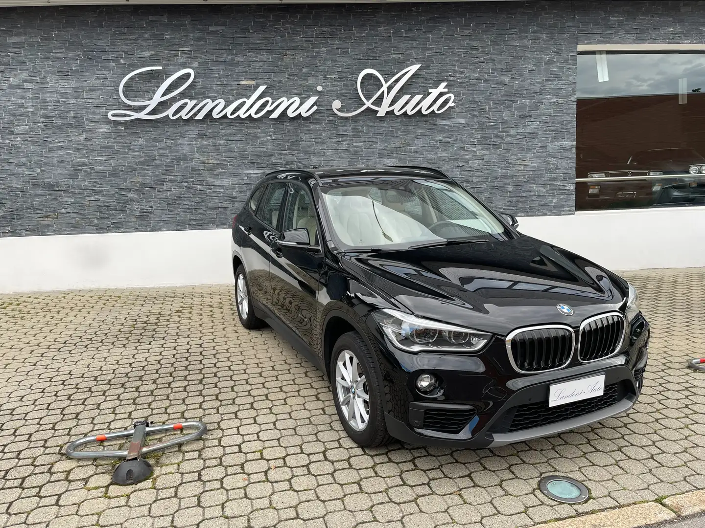 BMW X1 X1 sdrive18d Advantage Tetto panoramico Schwarz - 2