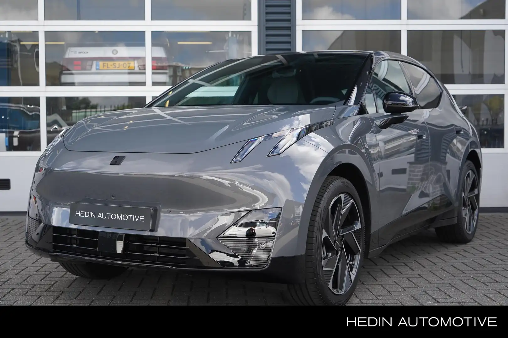 Lynk & Co 02 More 66 kWh Leverbaar in diverse kleuren! Grau - 1