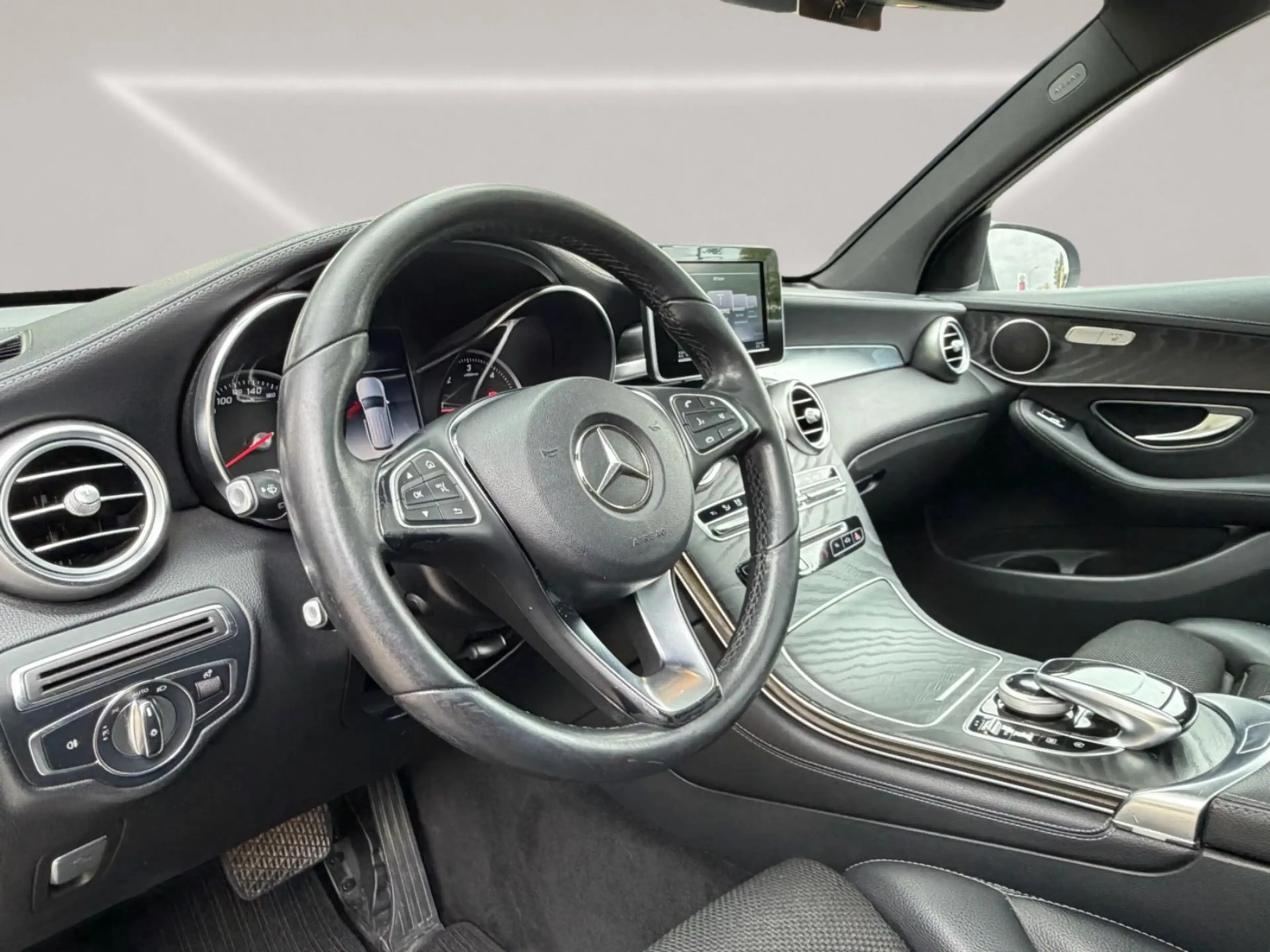 Mercedes-Benz GLC 250 d 4Matic/Exclusiv/Pano/LED/AHK/R-Kamera — photo 9