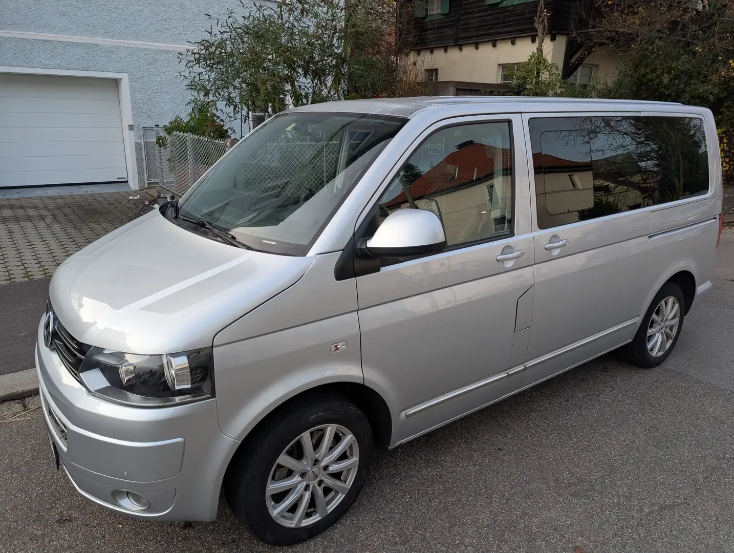 Volkswagen T5 Multivan Multivan Highline 2,0 BiTDI D-PF DSG Highline Silber - 1