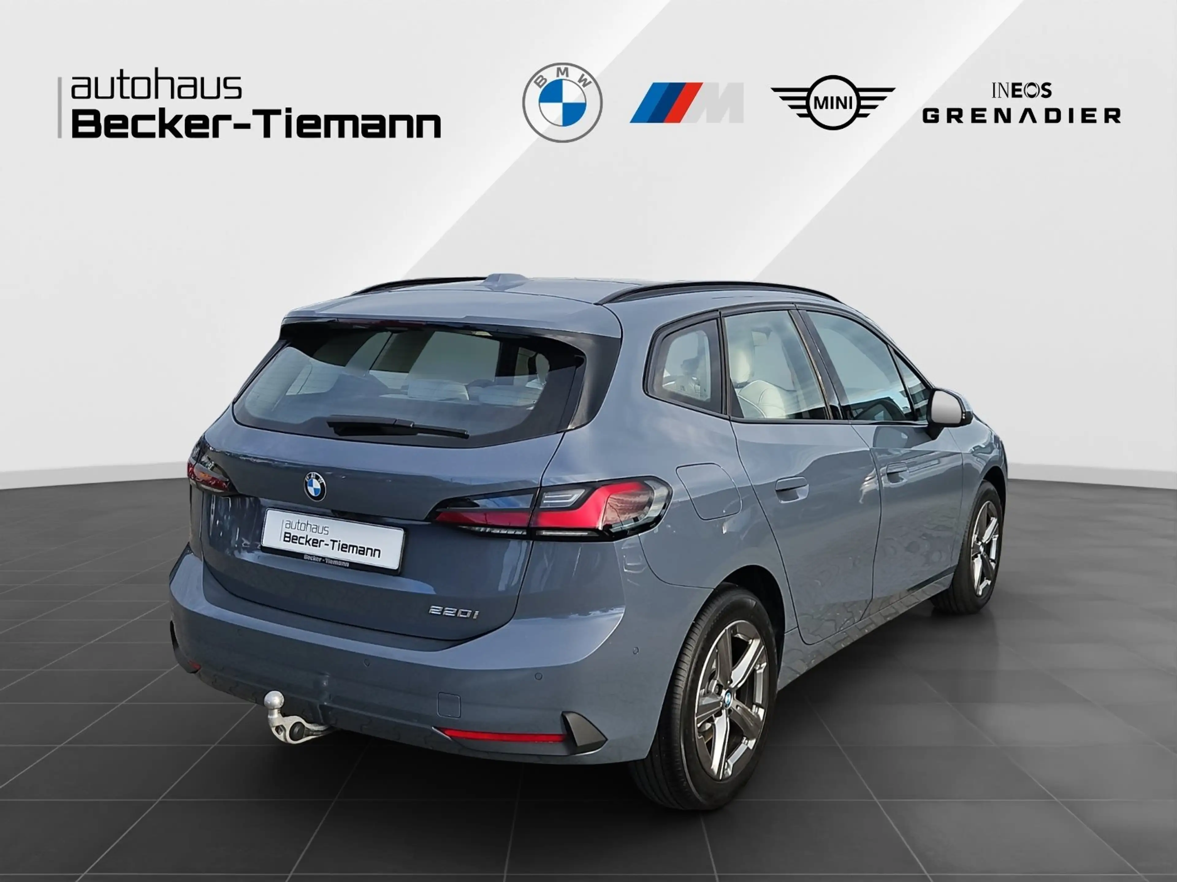 BMW 220 i Active Tourer Driving+/Parking+/Panorama/AHK — photo 6