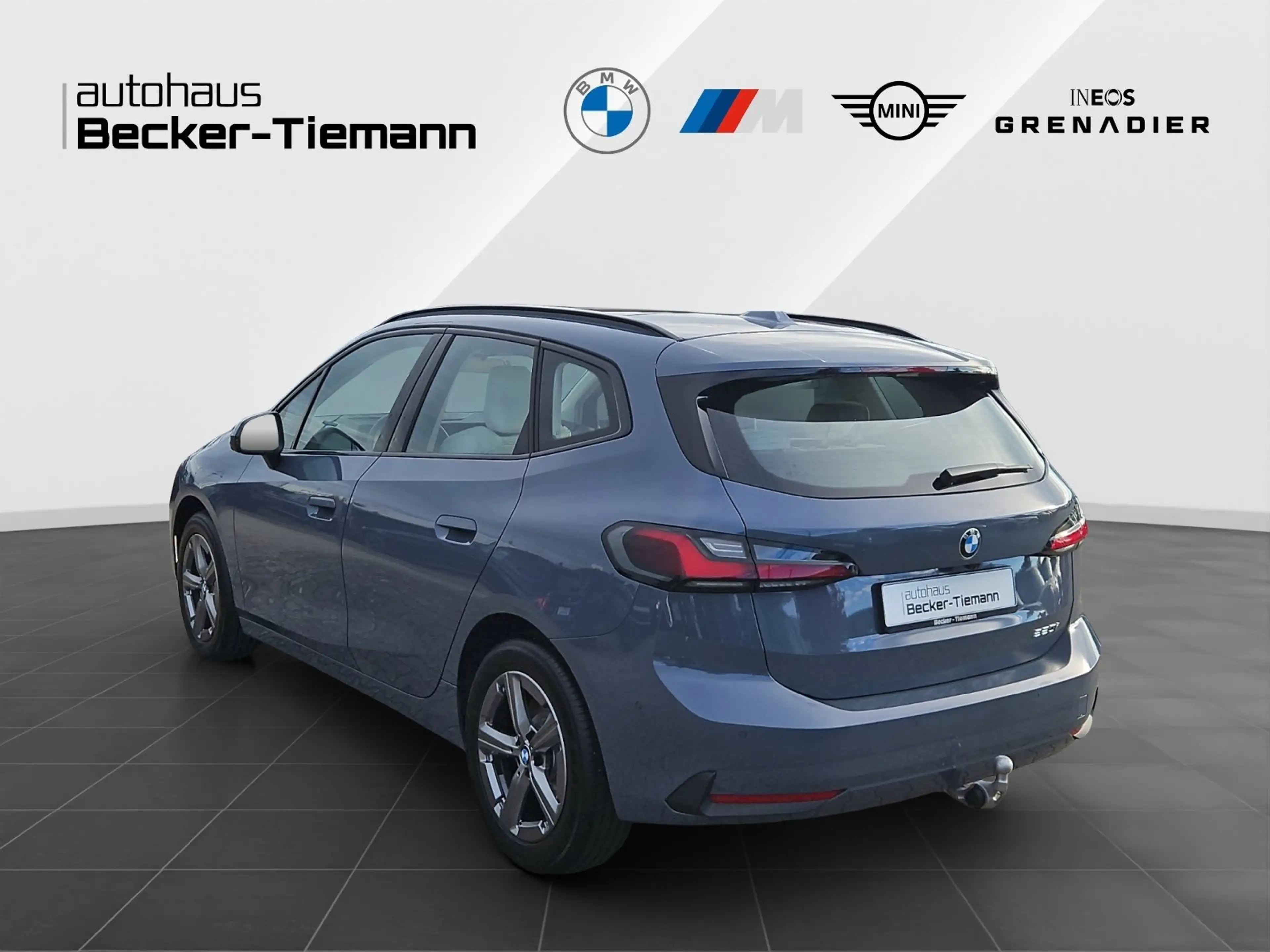 BMW 220 i Active Tourer Driving+/Parking+/Panorama/AHK — photo 4