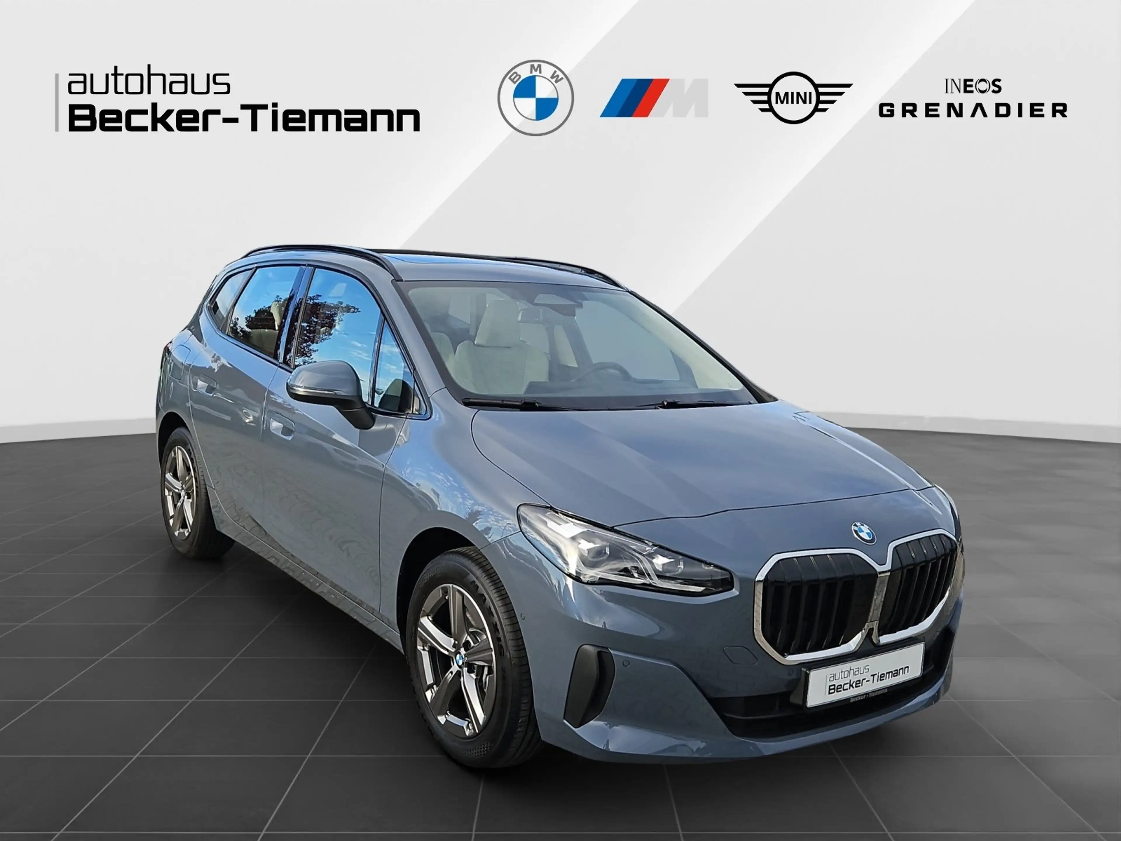 BMW 220 i Active Tourer Driving+/Parking+/Panorama/AHK — photo 7