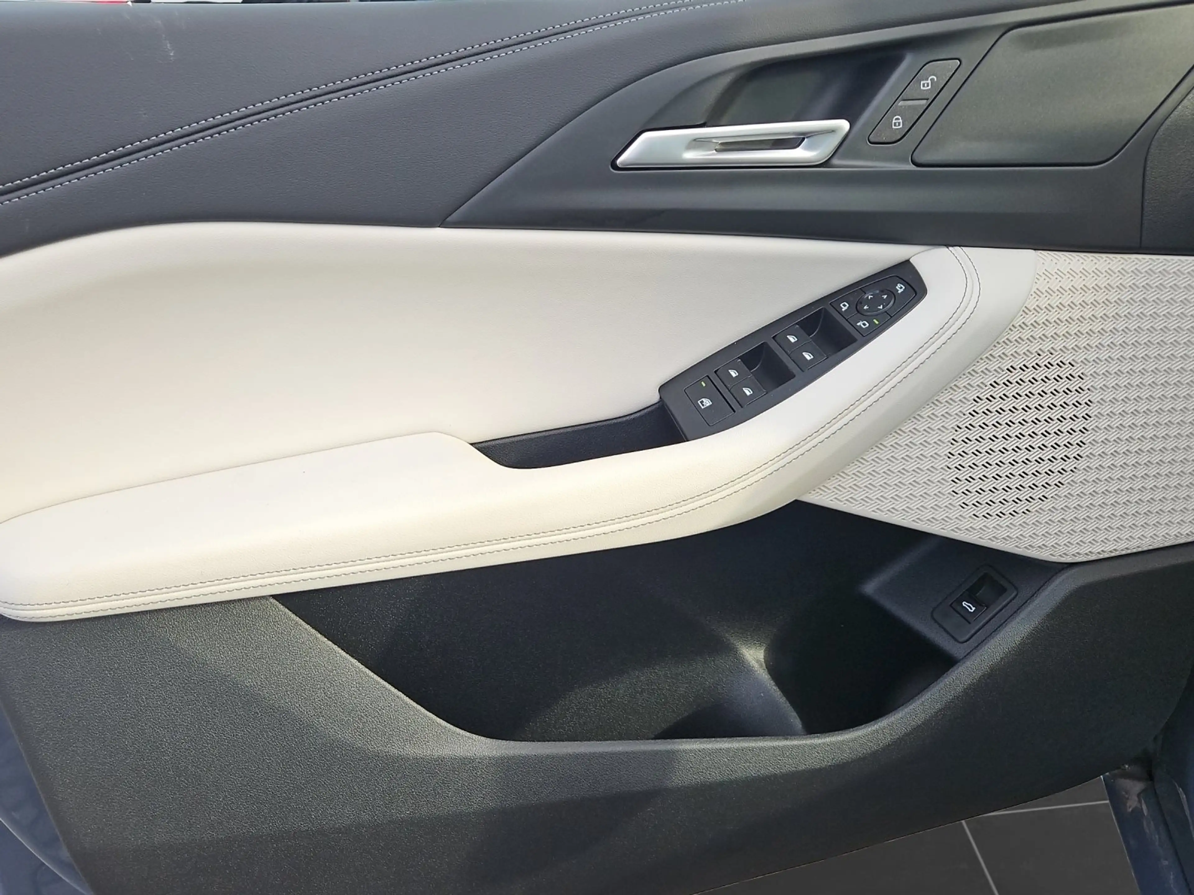 BMW 220 i Active Tourer Driving+/Parking+/Panorama/AHK — photo 10