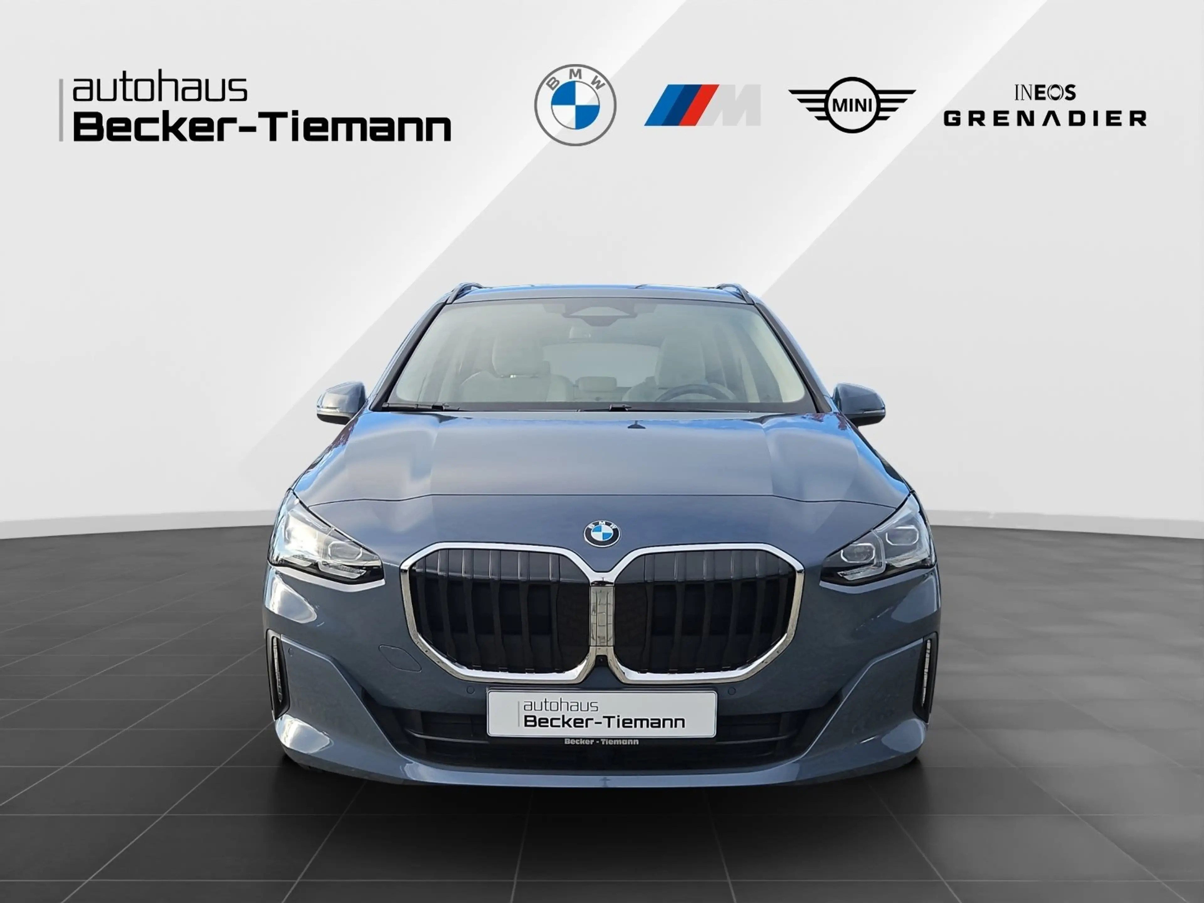 BMW 220 i Active Tourer Driving+/Parking+/Panorama/AHK — photo 2