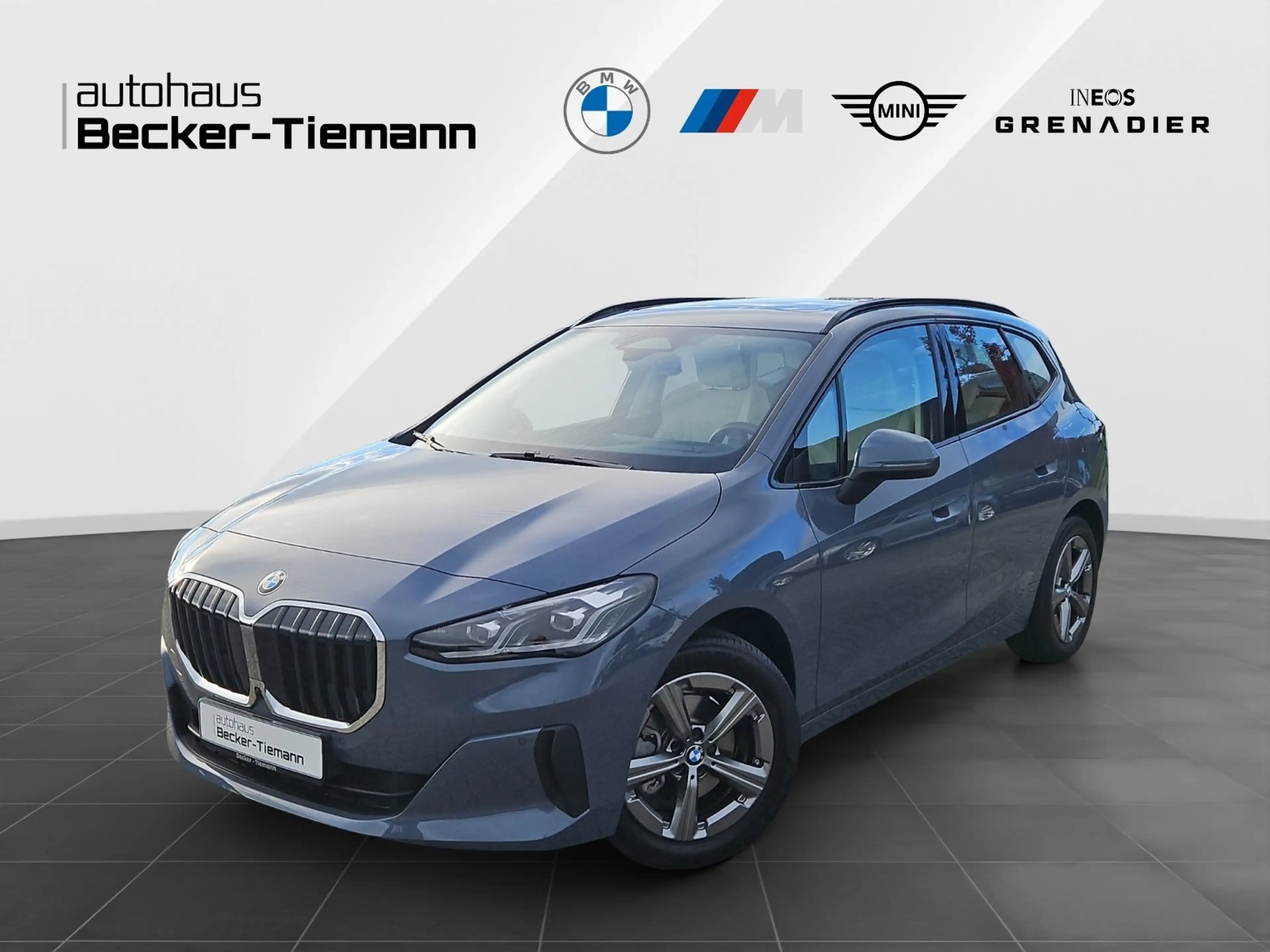 BMW 220 i Active Tourer Driving+/Parking+/Panorama/AHK