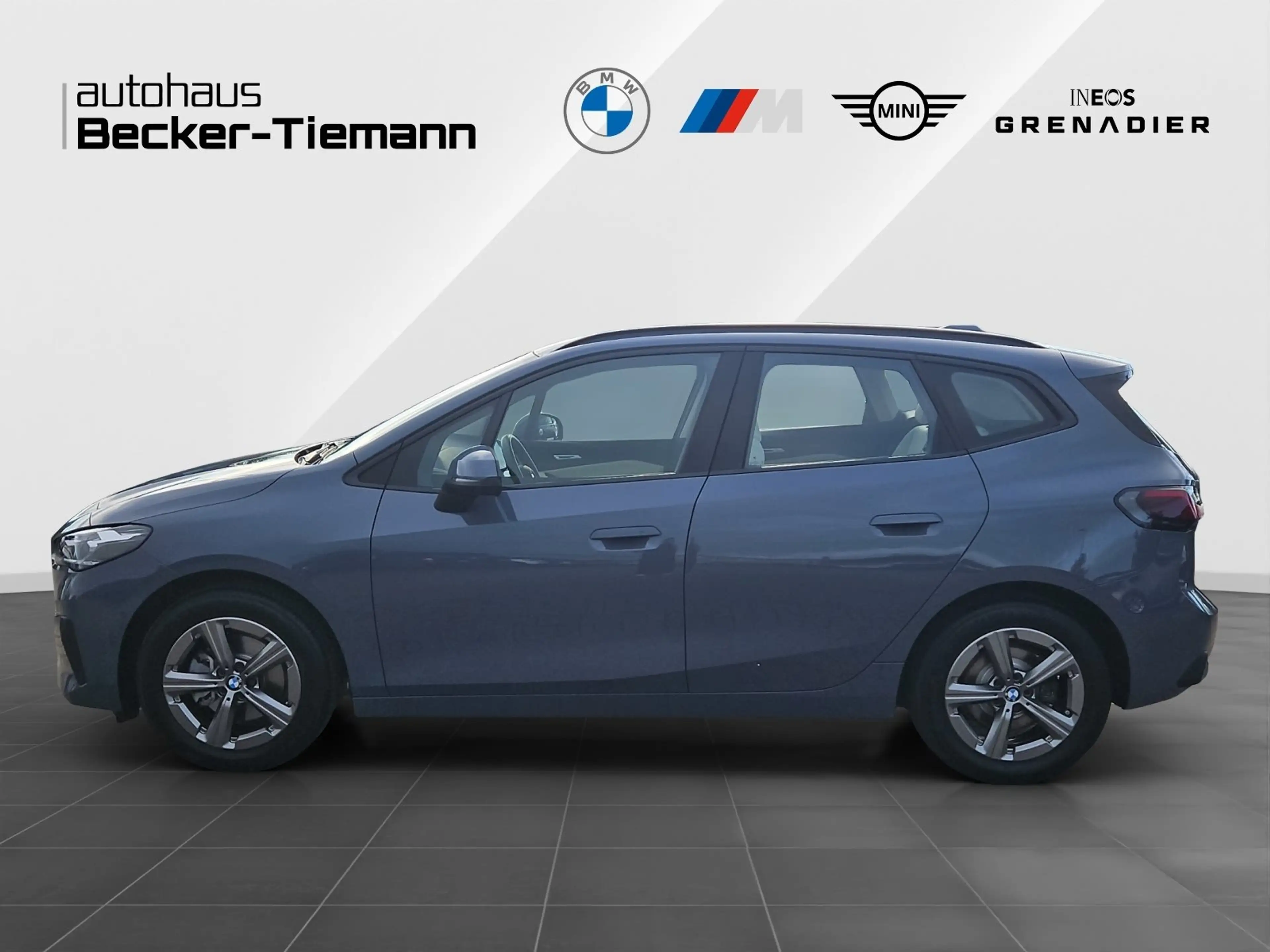 BMW 220 i Active Tourer Driving+/Parking+/Panorama/AHK — photo 3