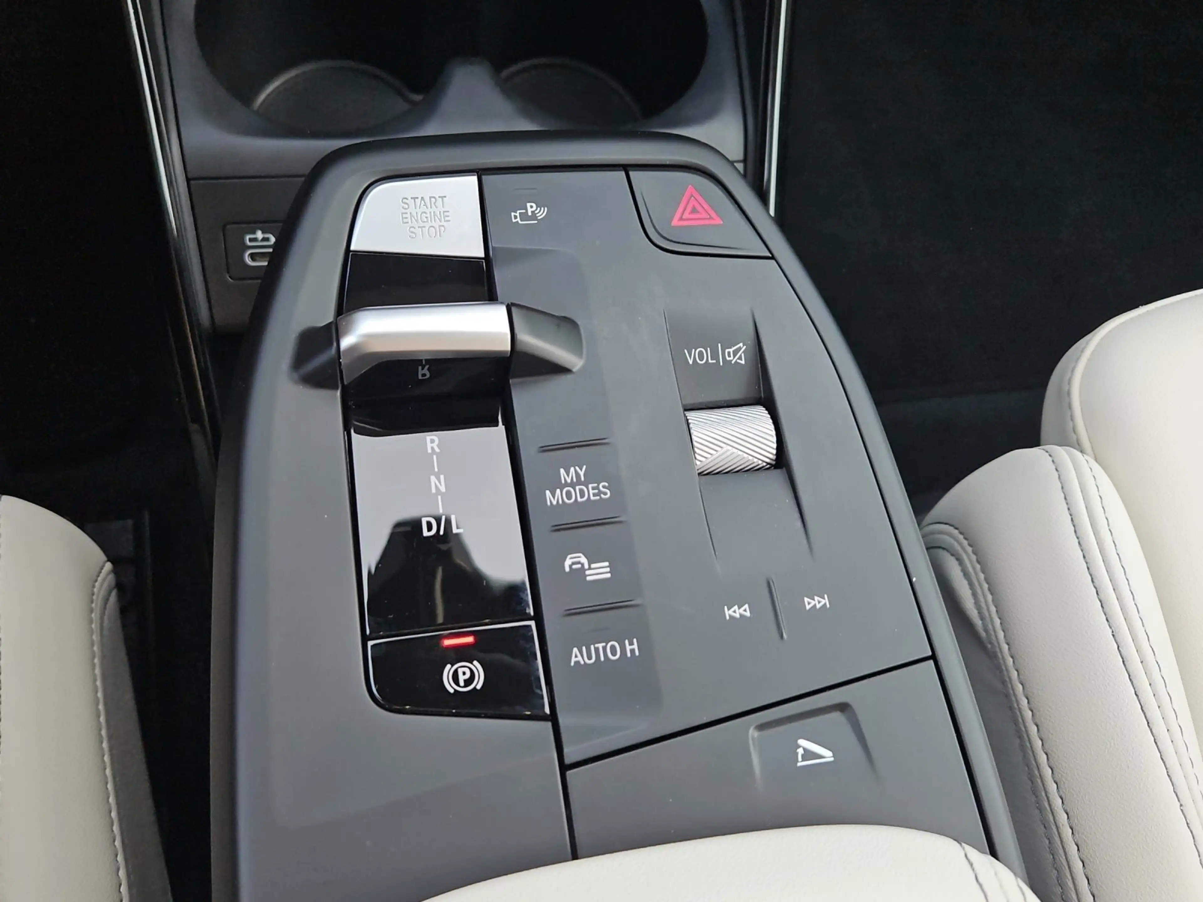BMW 220 i Active Tourer Driving+/Parking+/Panorama/AHK — photo 14