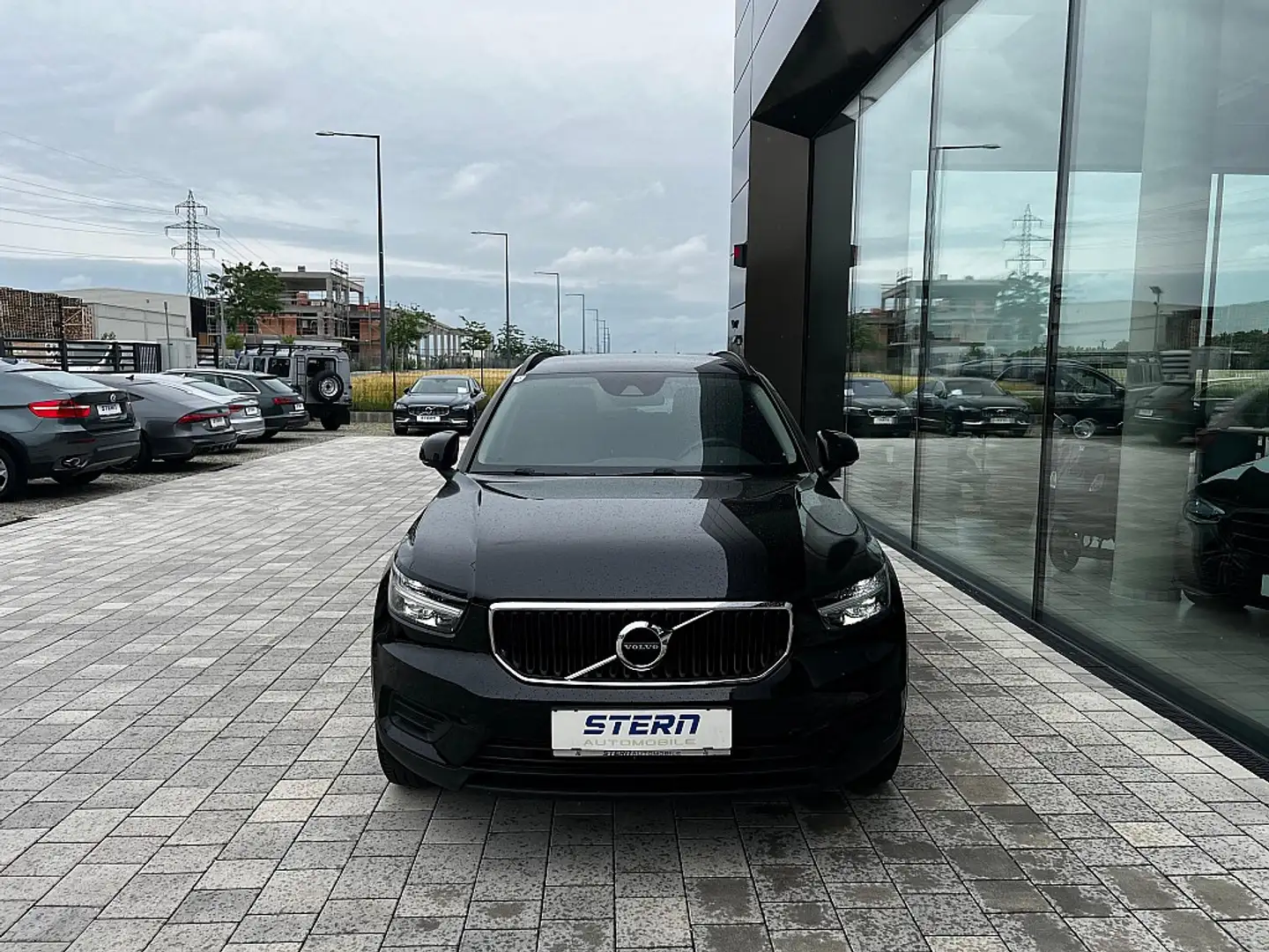 Volvo XC40 T3 Momentum Geartronic Zwart - 2