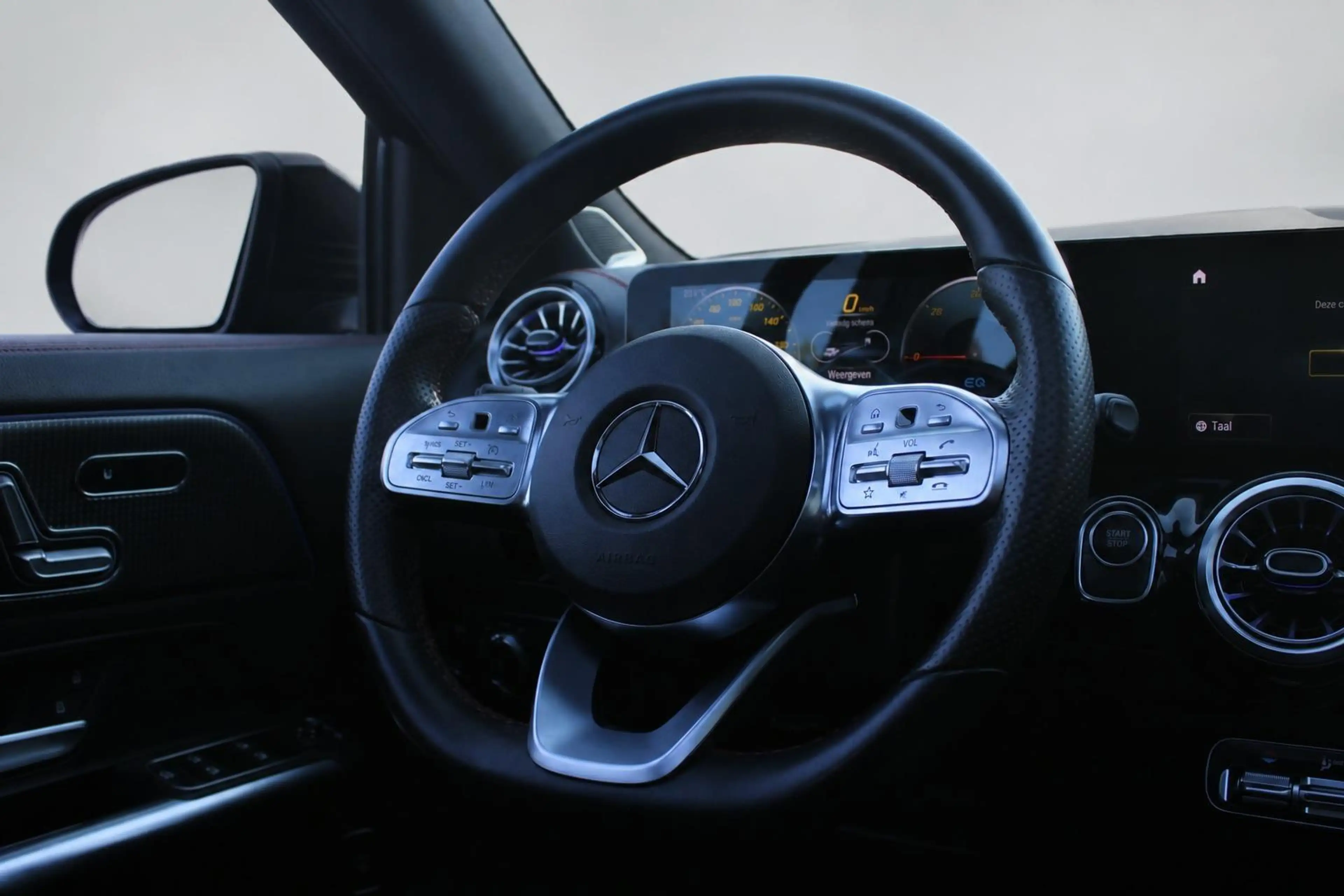 Mercedes-Benz EQA 250 AMG Line 67kWh SOH 93,8% | Pano | Burmester | Head — photo 25