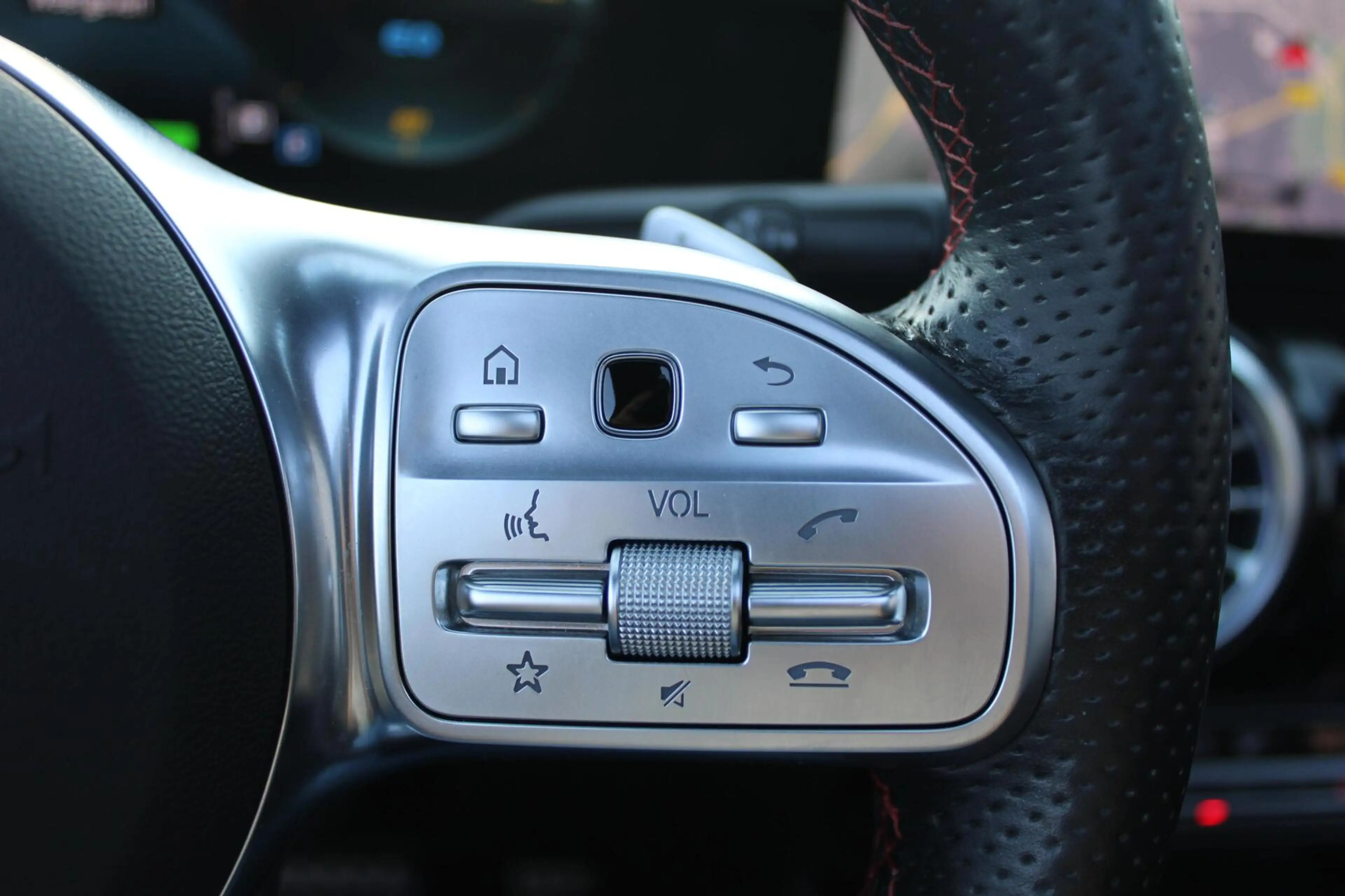 Mercedes-Benz EQA 250 AMG Line 67kWh SOH 93,8% | Pano | Burmester | Head — photo 27