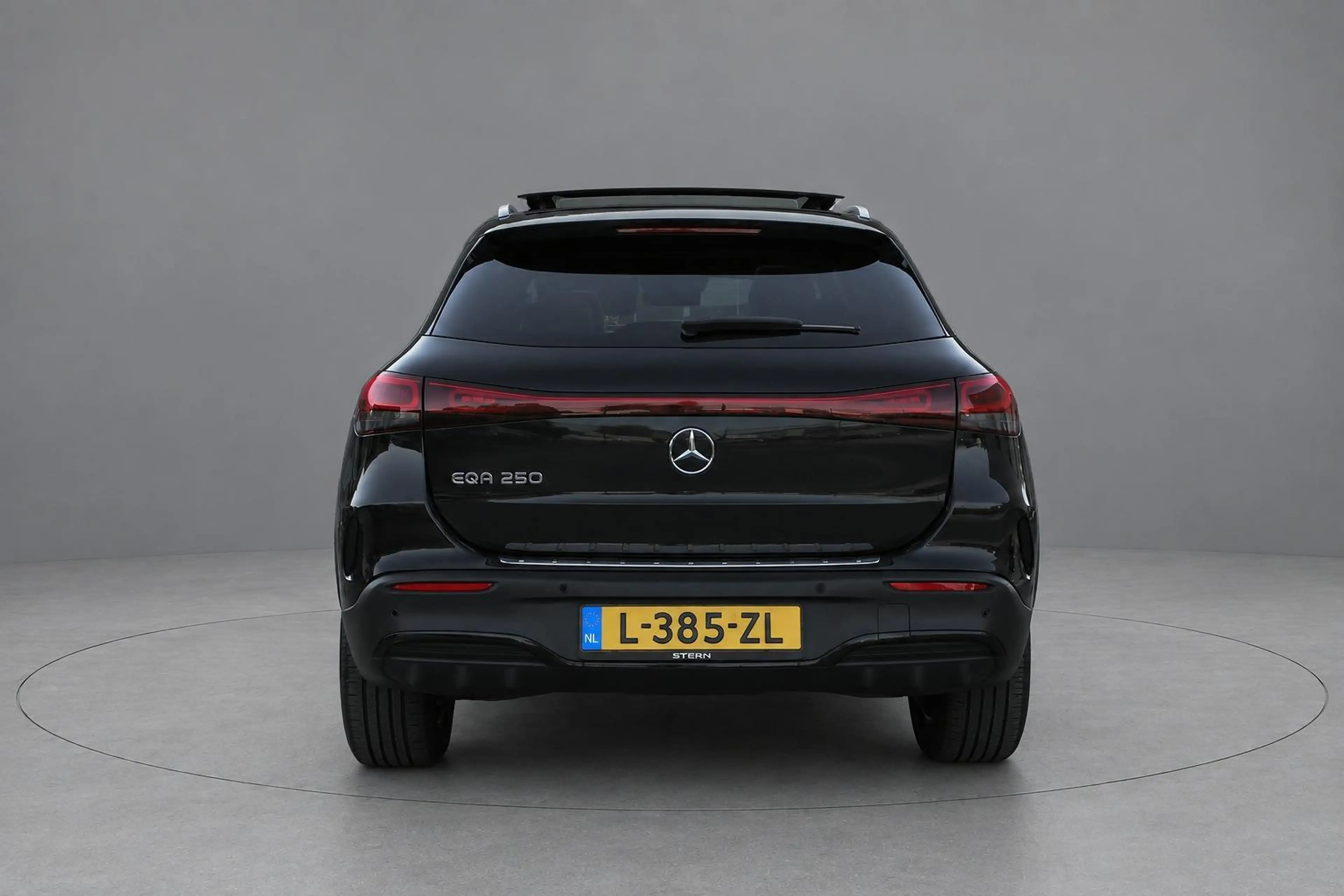 Mercedes-Benz EQA 250 AMG Line 67kWh SOH 93,8% | Pano | Burmester | Head — photo 17