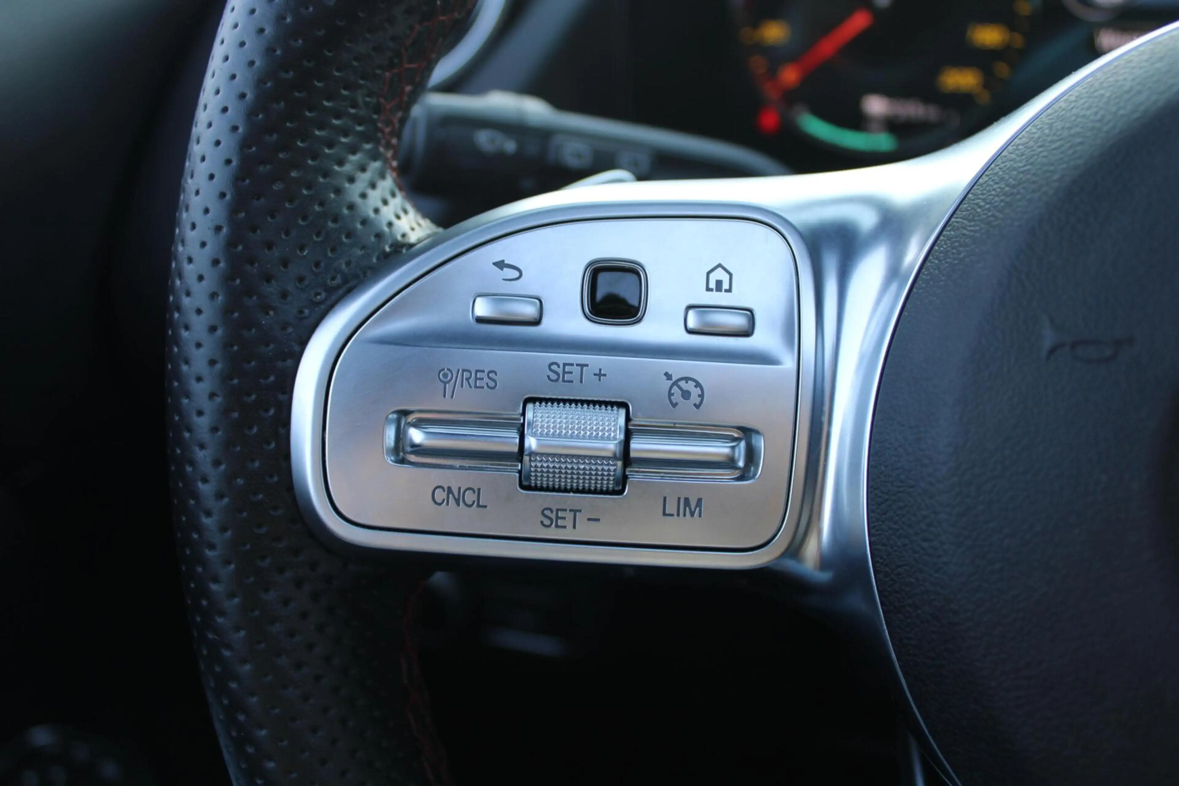 Mercedes-Benz EQA 250 AMG Line 67kWh SOH 93,8% | Pano | Burmester | Head — photo 26