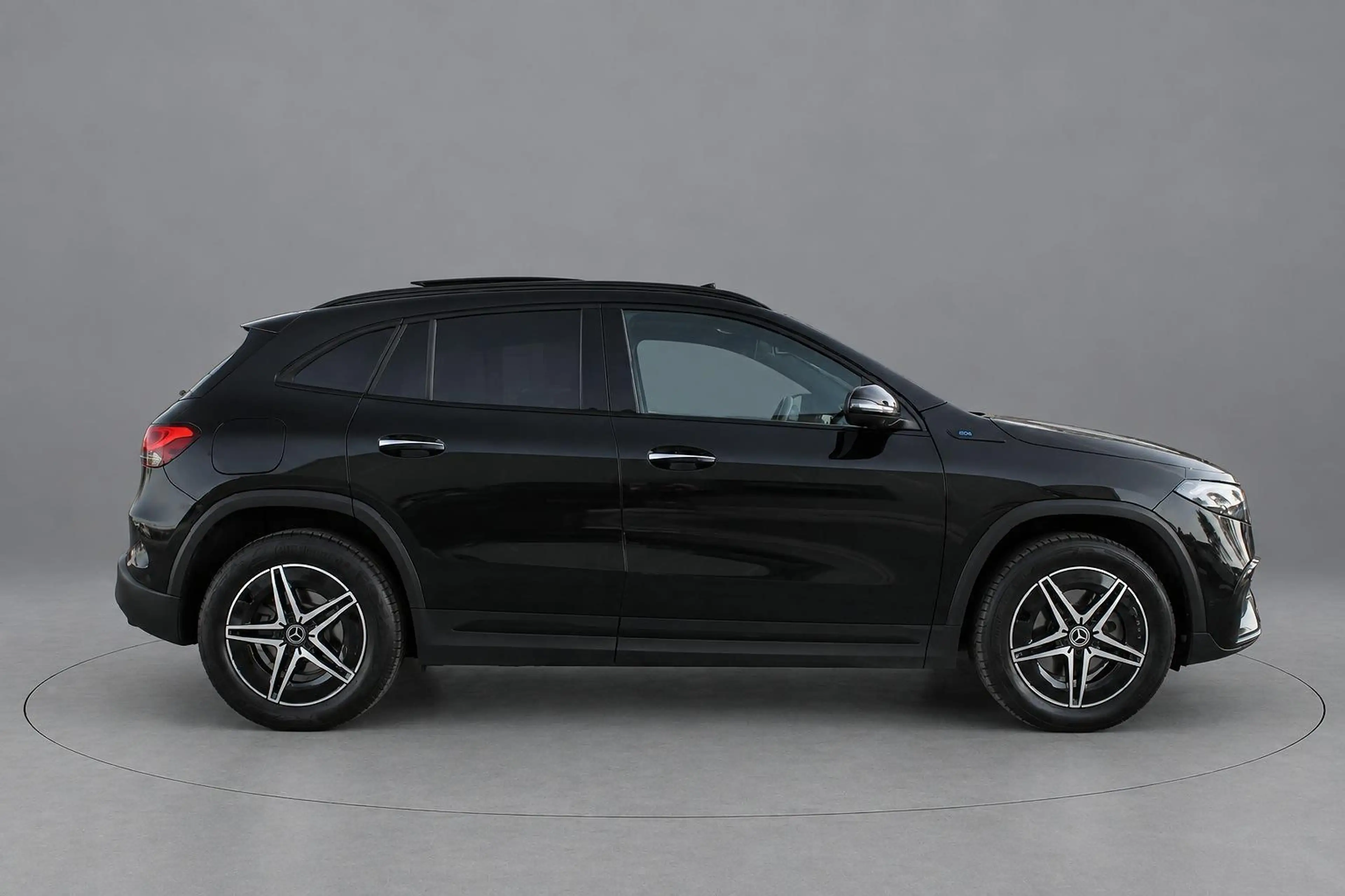 Mercedes-Benz EQA 250 AMG Line 67kWh SOH 93,8% | Pano | Burmester | Head — photo 20
