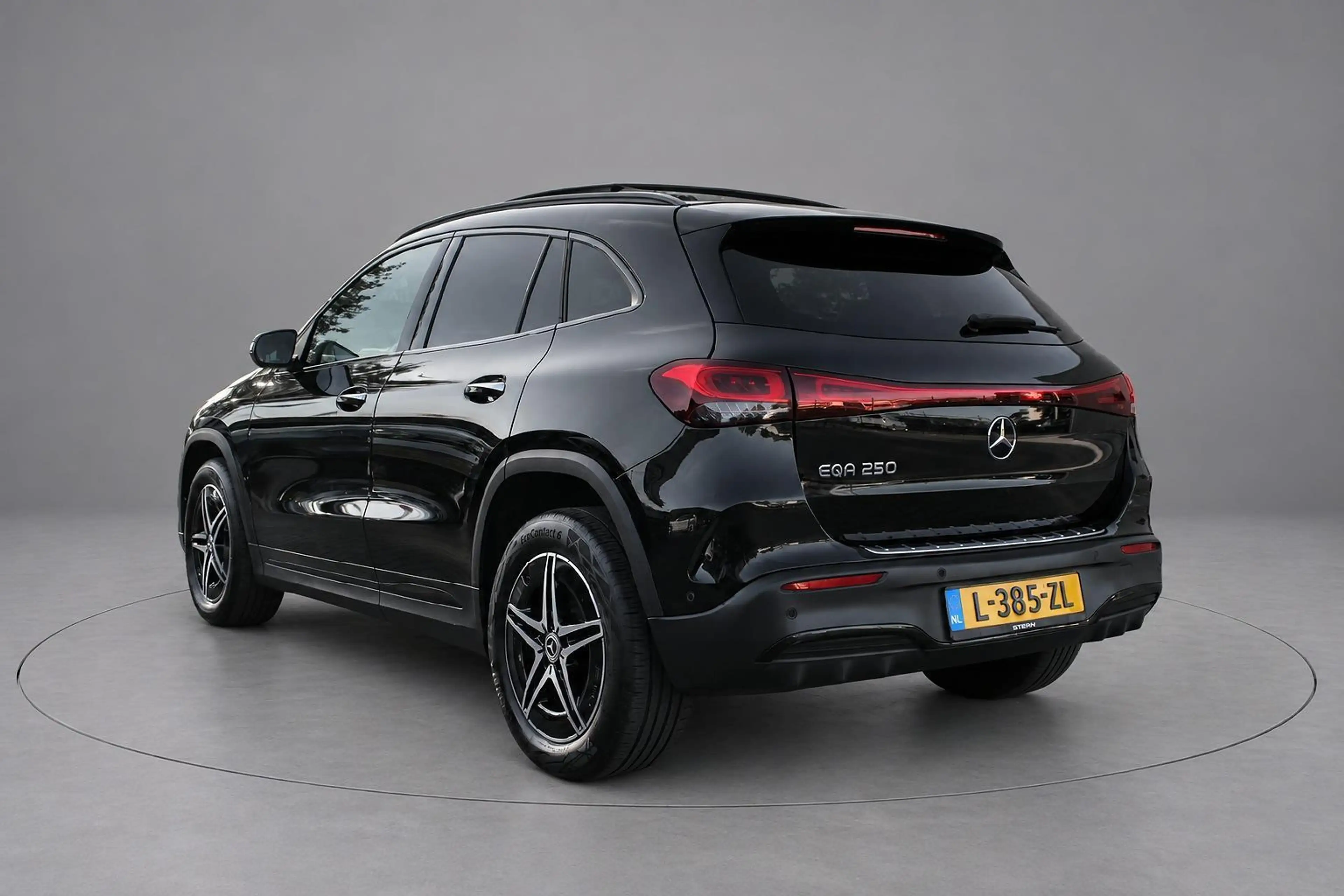 Mercedes-Benz EQA 250 AMG Line 67kWh SOH 93,8% | Pano | Burmester | Head — photo 30