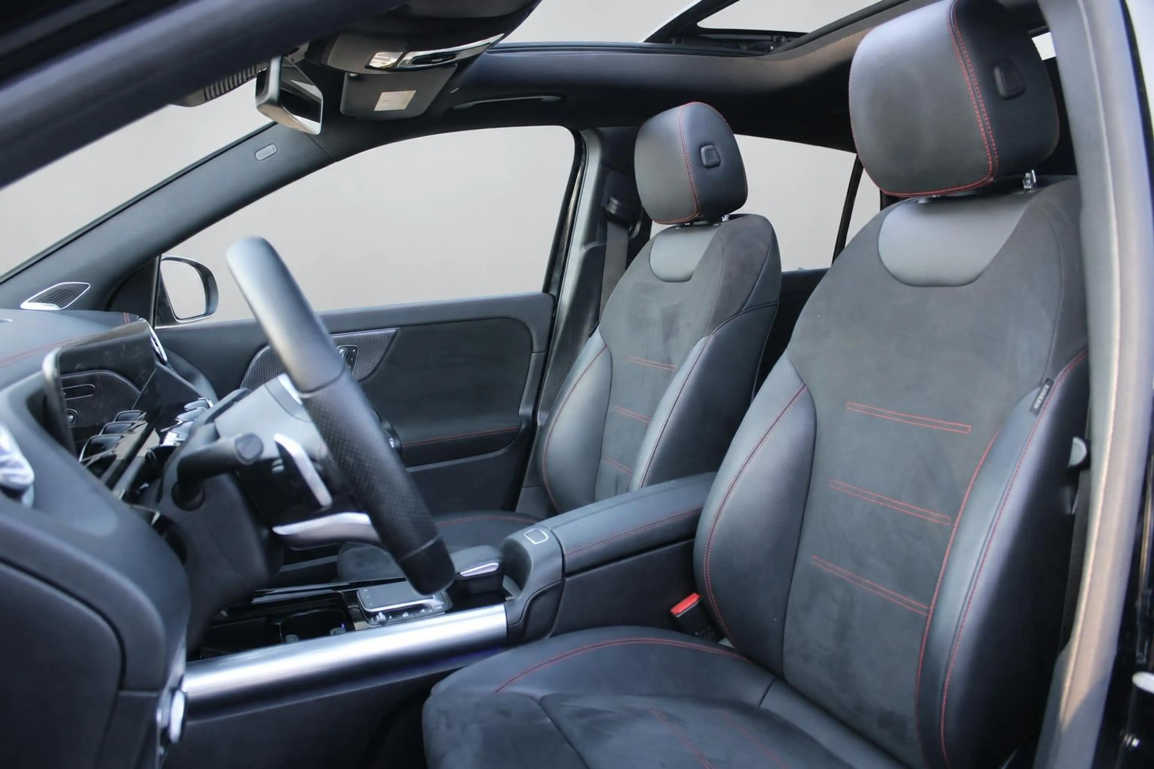 Mercedes-Benz EQA 250 AMG Line 67kWh SOH 93,8% | Pano | Burmester | Head — photo 6
