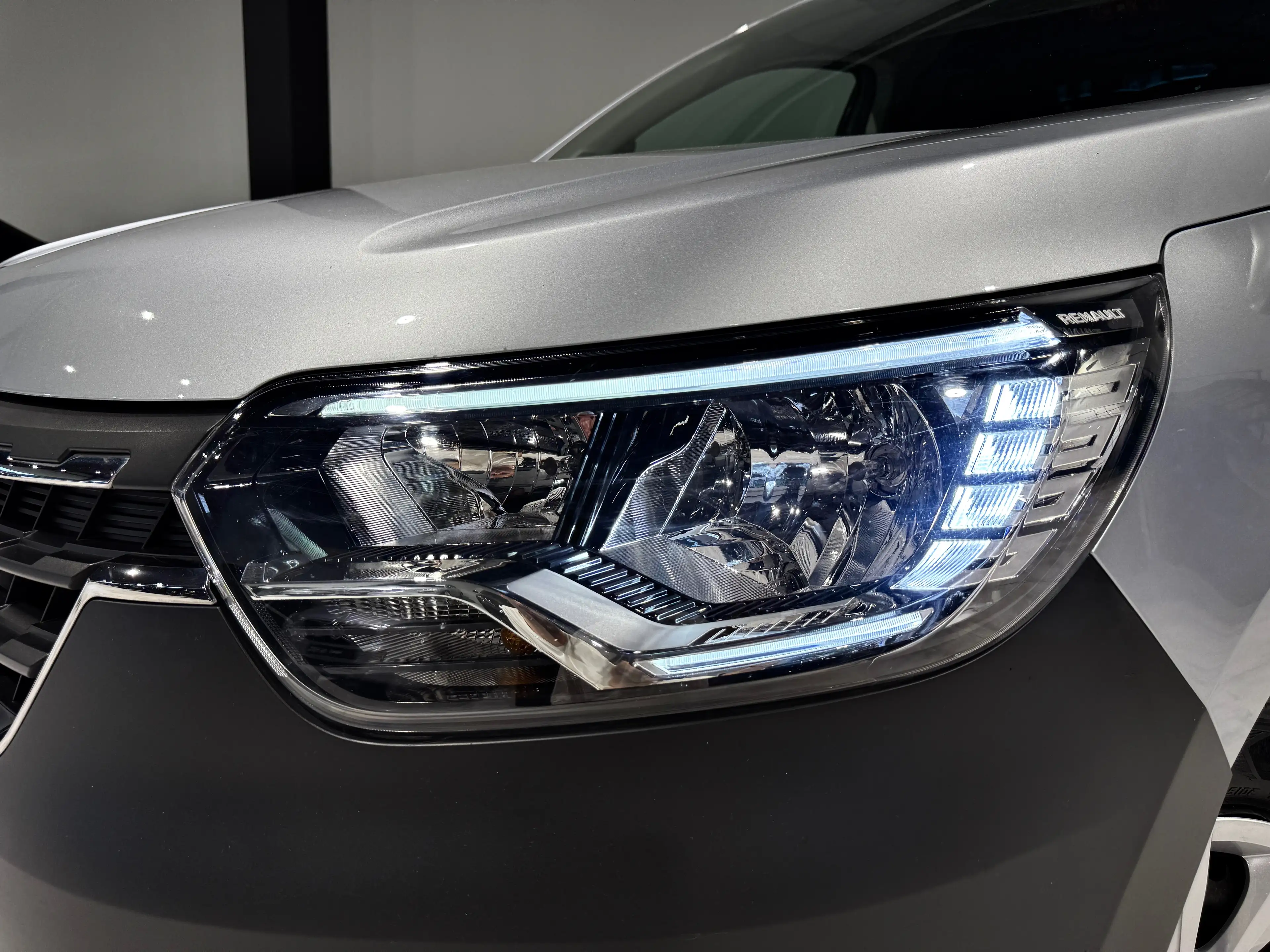 Renault Express 1.5dCi 75CV CARPLAY CUiR AiRCO CRUiSE ATT REM LED+ — photo 8
