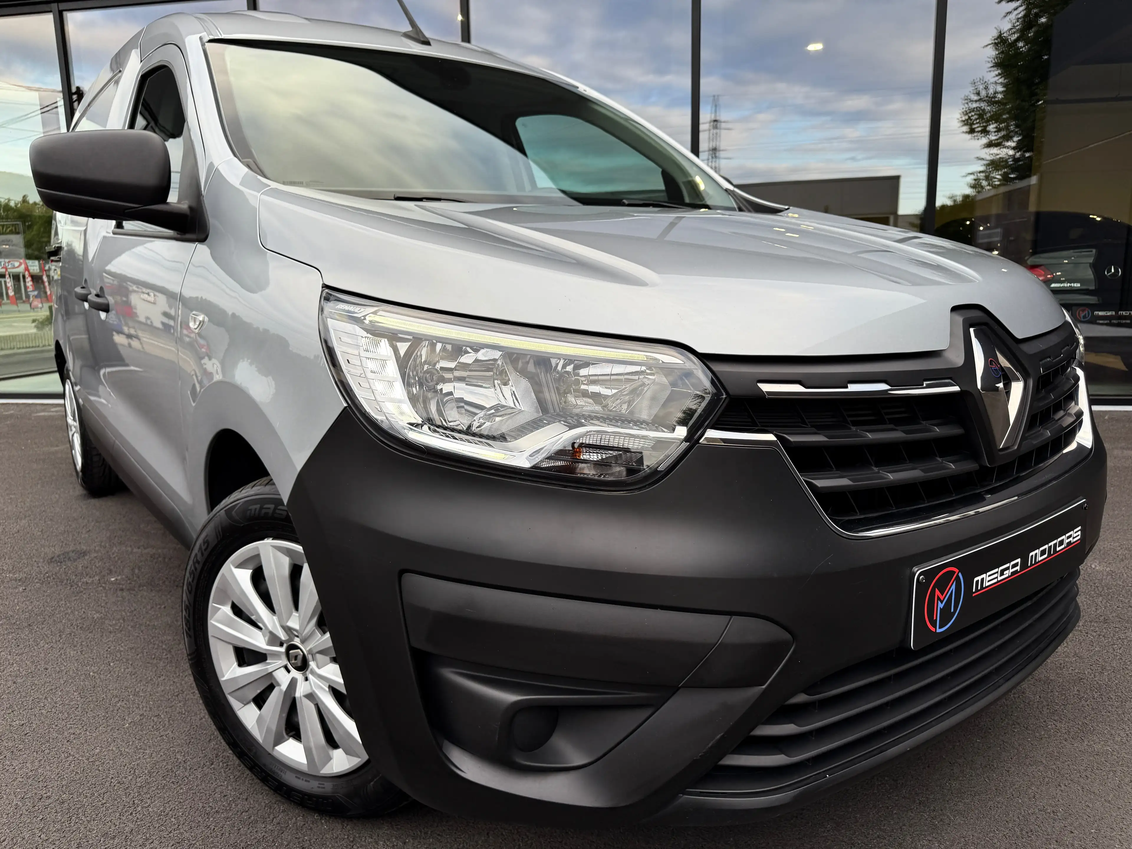 Renault Express 1.5dCi 75CV CARPLAY CUiR AiRCO CRUiSE ATT REM LED+