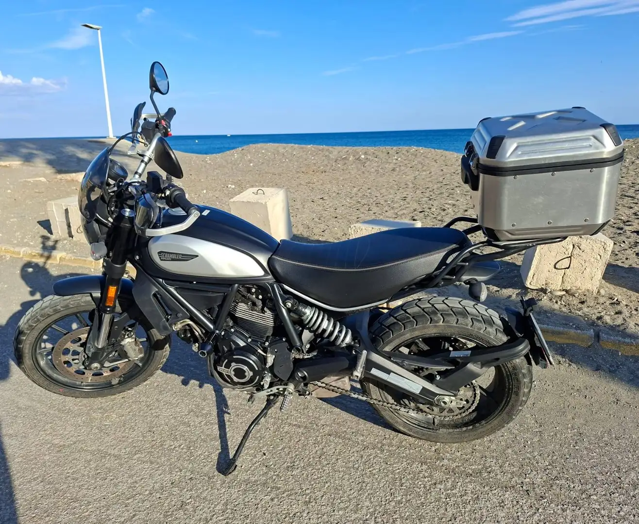 Ducati Scrambler Icon 803 CC Gris - 1